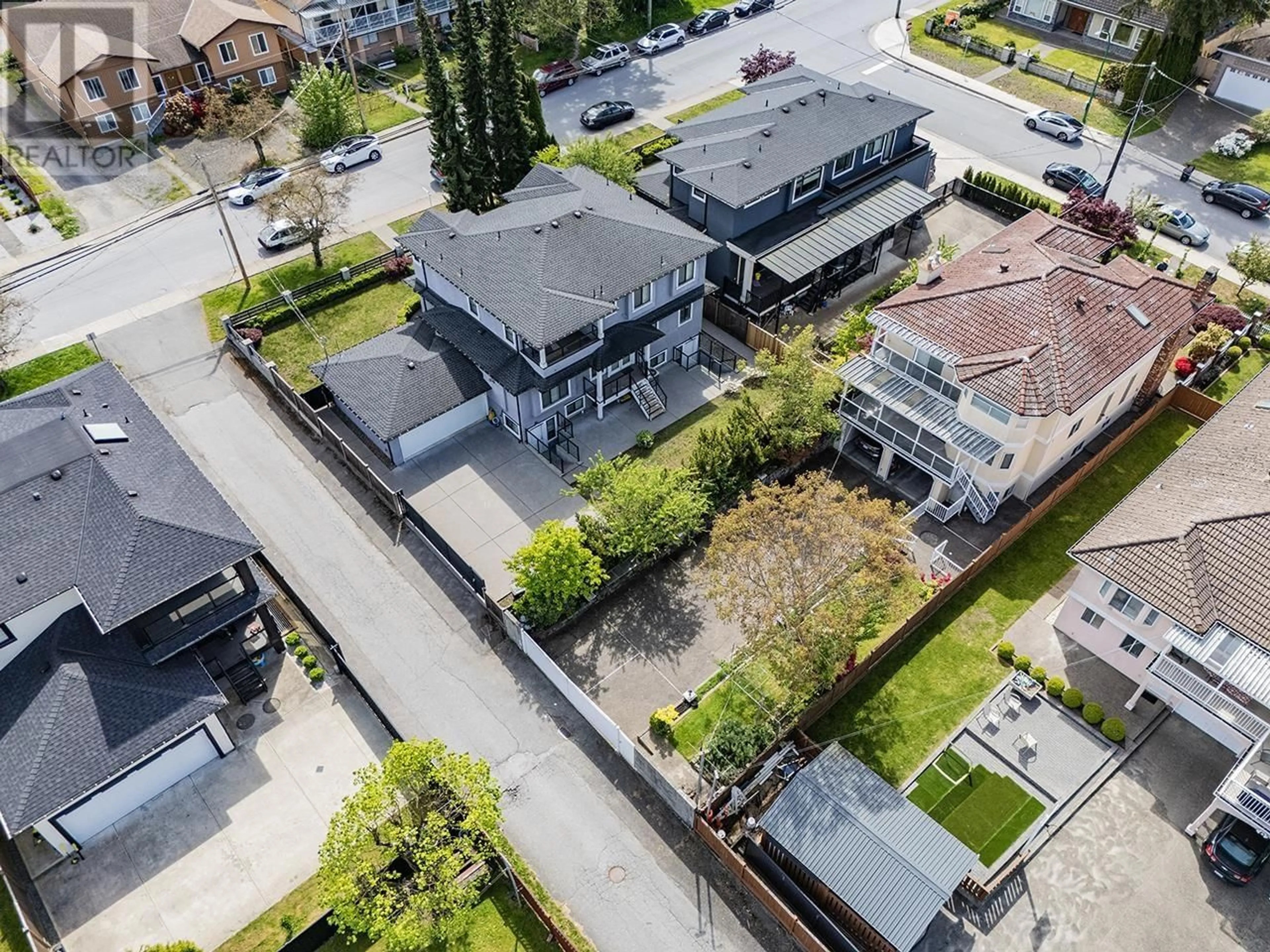 A pic from outside/outdoor area/front of a property/back of a property/a pic from drone, street for 5359 IRVING STREET, Burnaby British Columbia V5H1V1