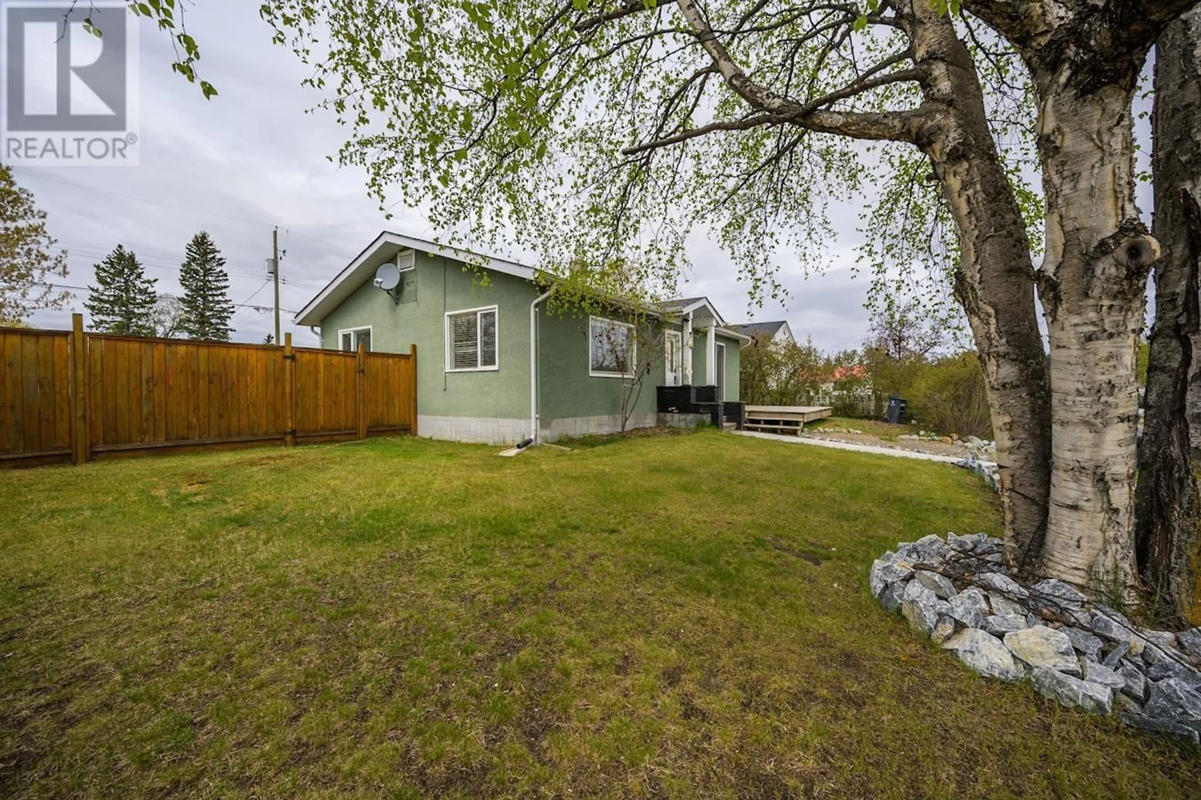 Patio, street for 819 GILLETT STREET, Prince George British Columbia V2M2V1