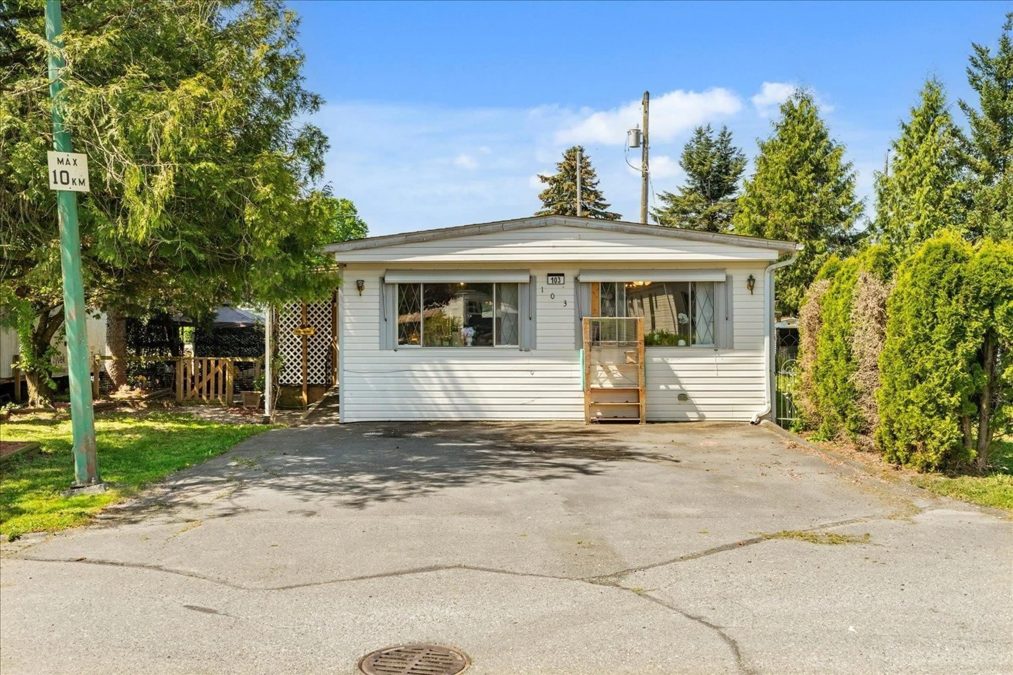 Home with vinyl exterior material, street for 45640 WATSON ROAD, Chilliwack British Columbia V2R3R1