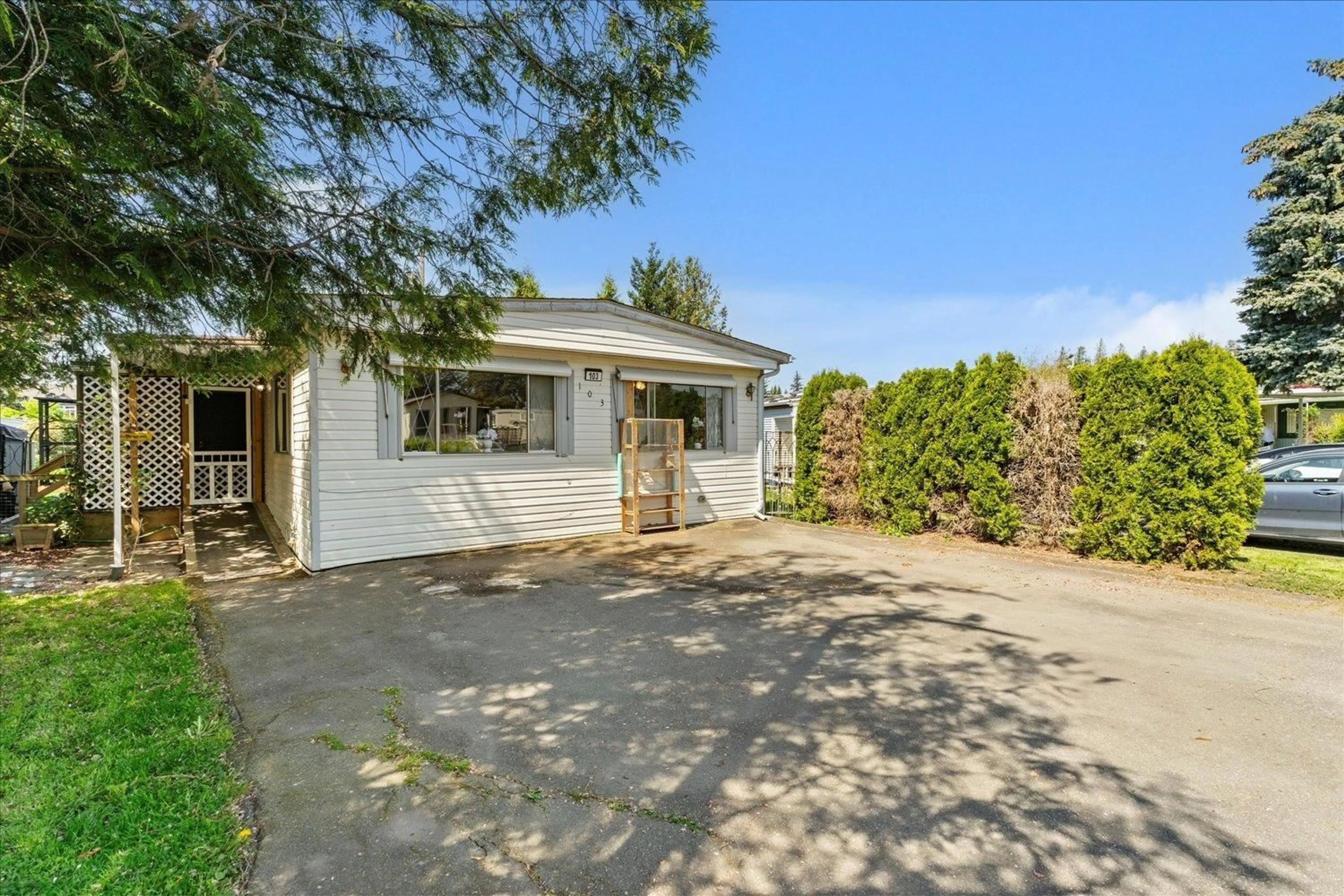 A pic from outside/outdoor area/front of a property/back of a property/a pic from drone, street for 103 - 45640 WATSON ROAD, Chilliwack British Columbia V2R3R1