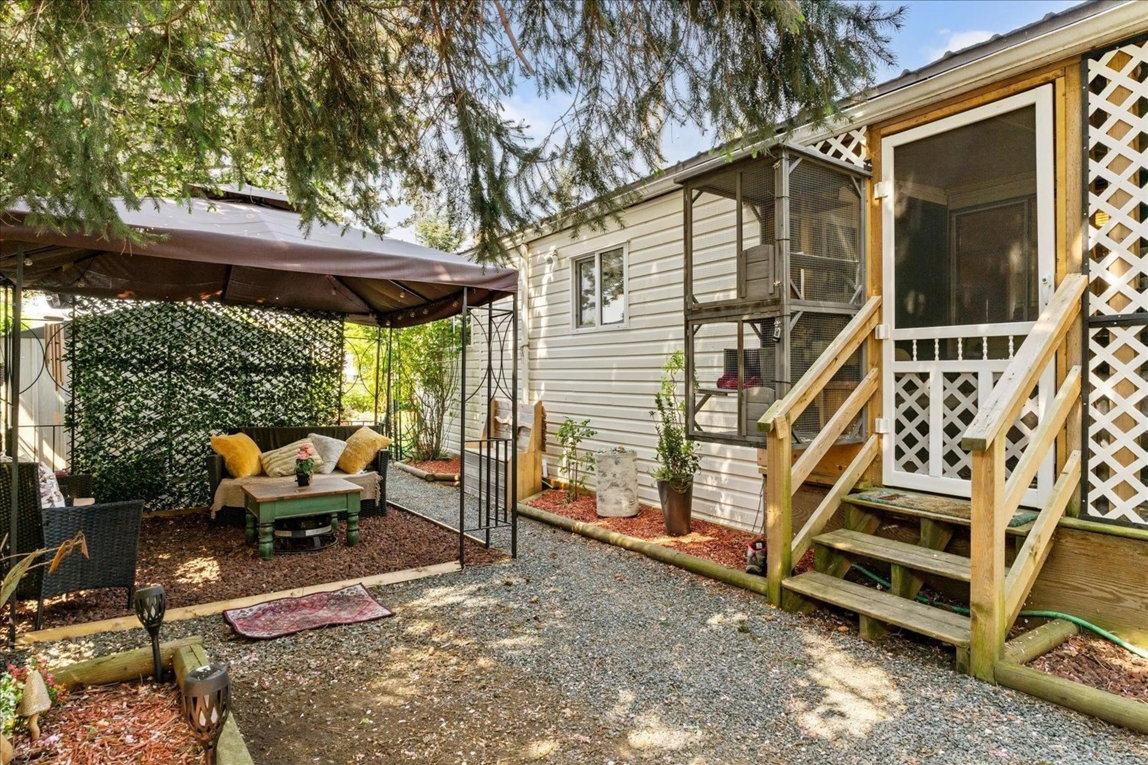 Patio, street for 103 - 45640 WATSON ROAD, Chilliwack British Columbia V2R3R1