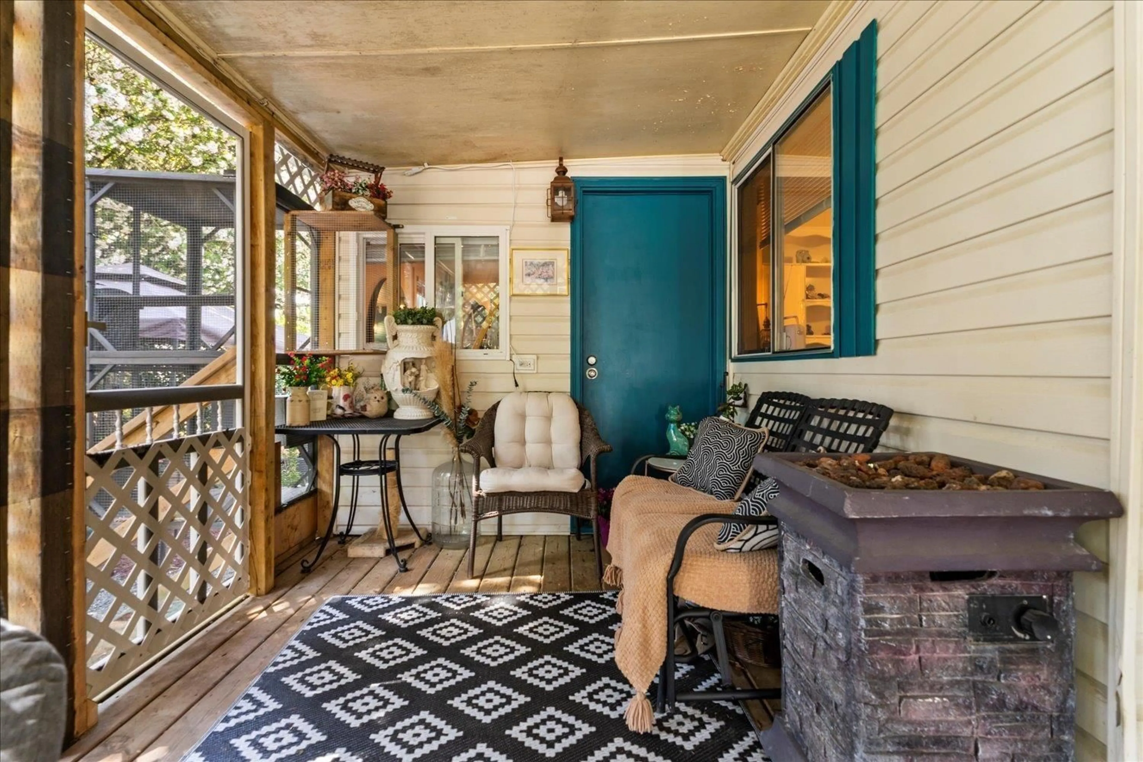 Indoor entryway for 103 - 45640 WATSON ROAD, Chilliwack British Columbia V2R3R1
