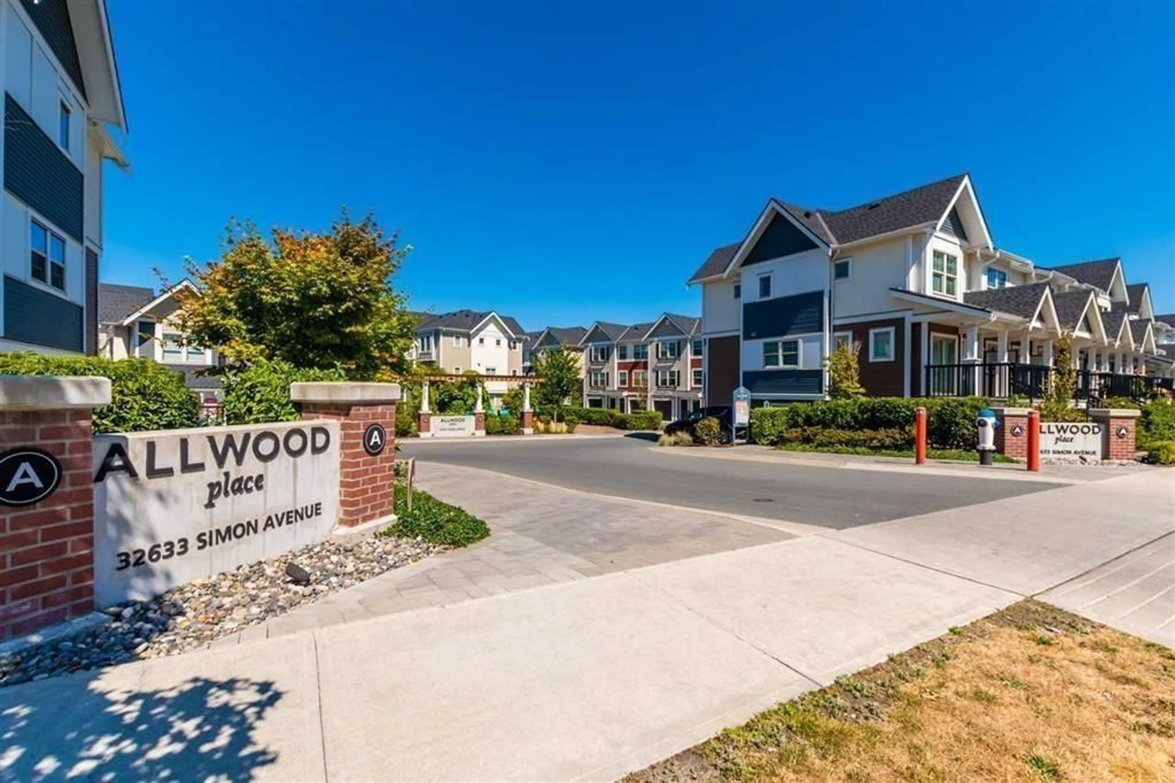 A pic from outside/outdoor area/front of a property/back of a property/a pic from drone, street for 55 - 32633 SIMON, Abbotsford British Columbia V2T0G9