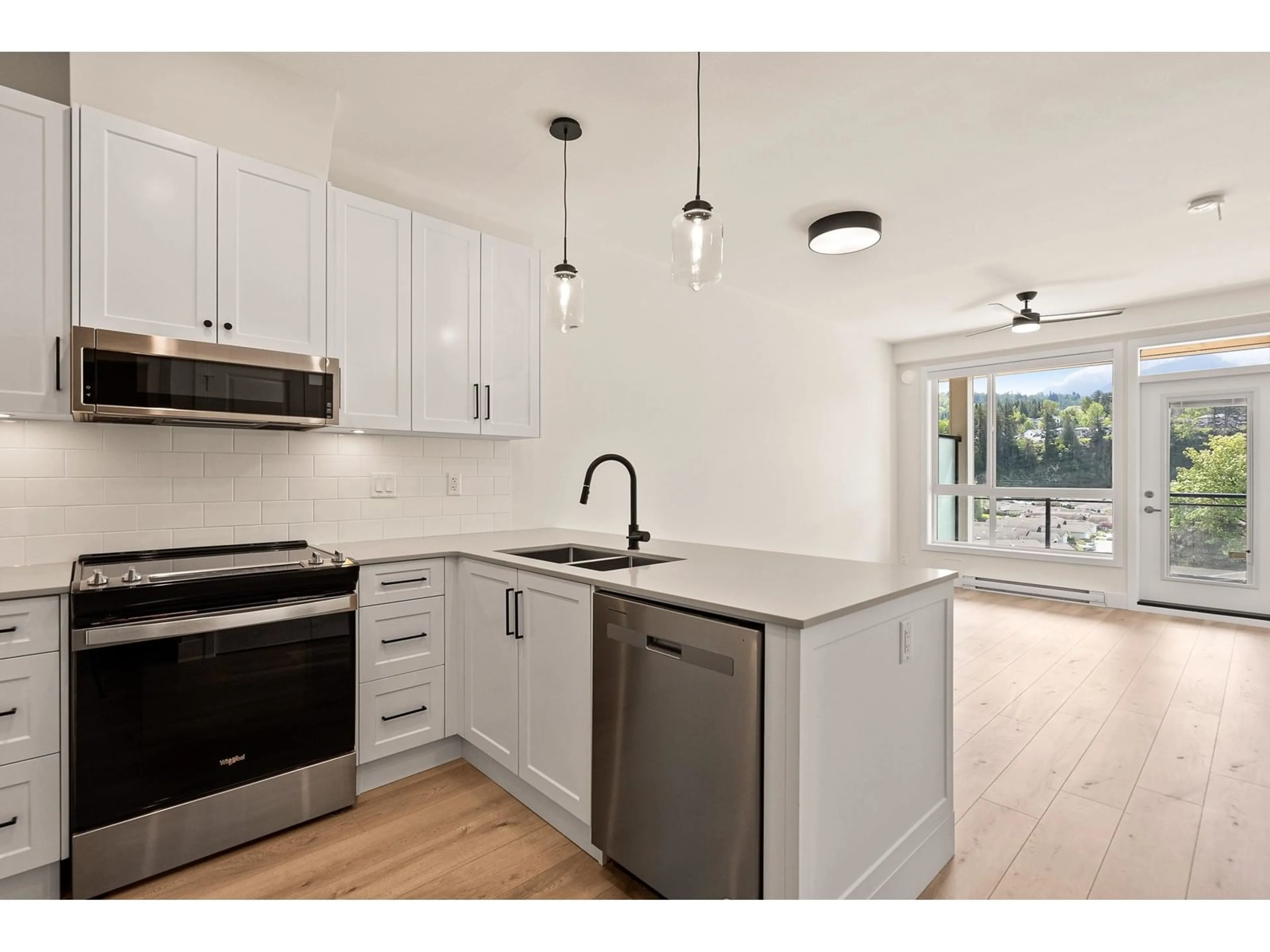 Open concept kitchen, unknown for 102 - 6045 CHILLIWACK RIVER ROAD, Chilliwack British Columbia V2R6L5