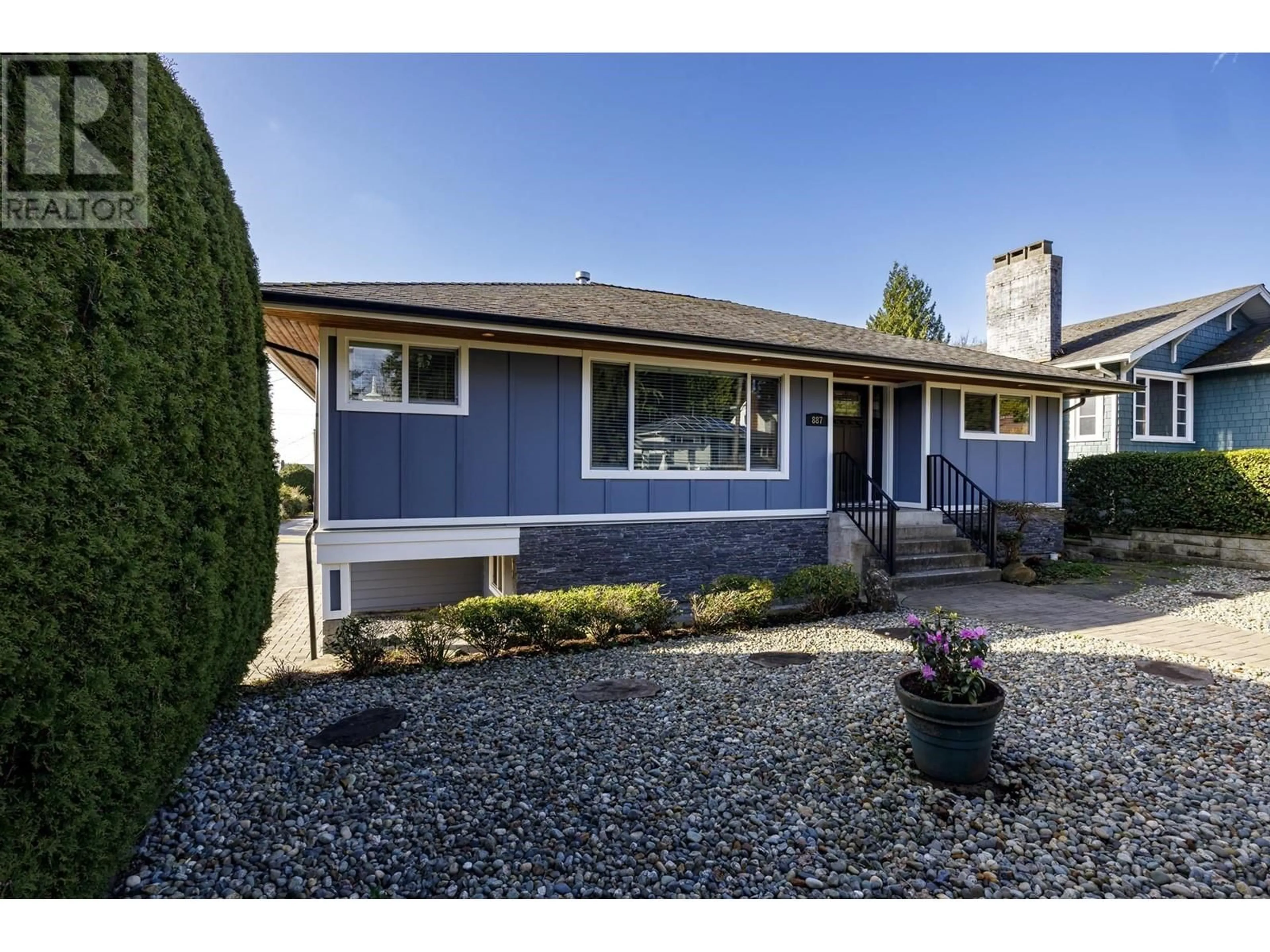 Home with vinyl exterior material, street for 887 17TH STREET, North Vancouver British Columbia V7L2X2
