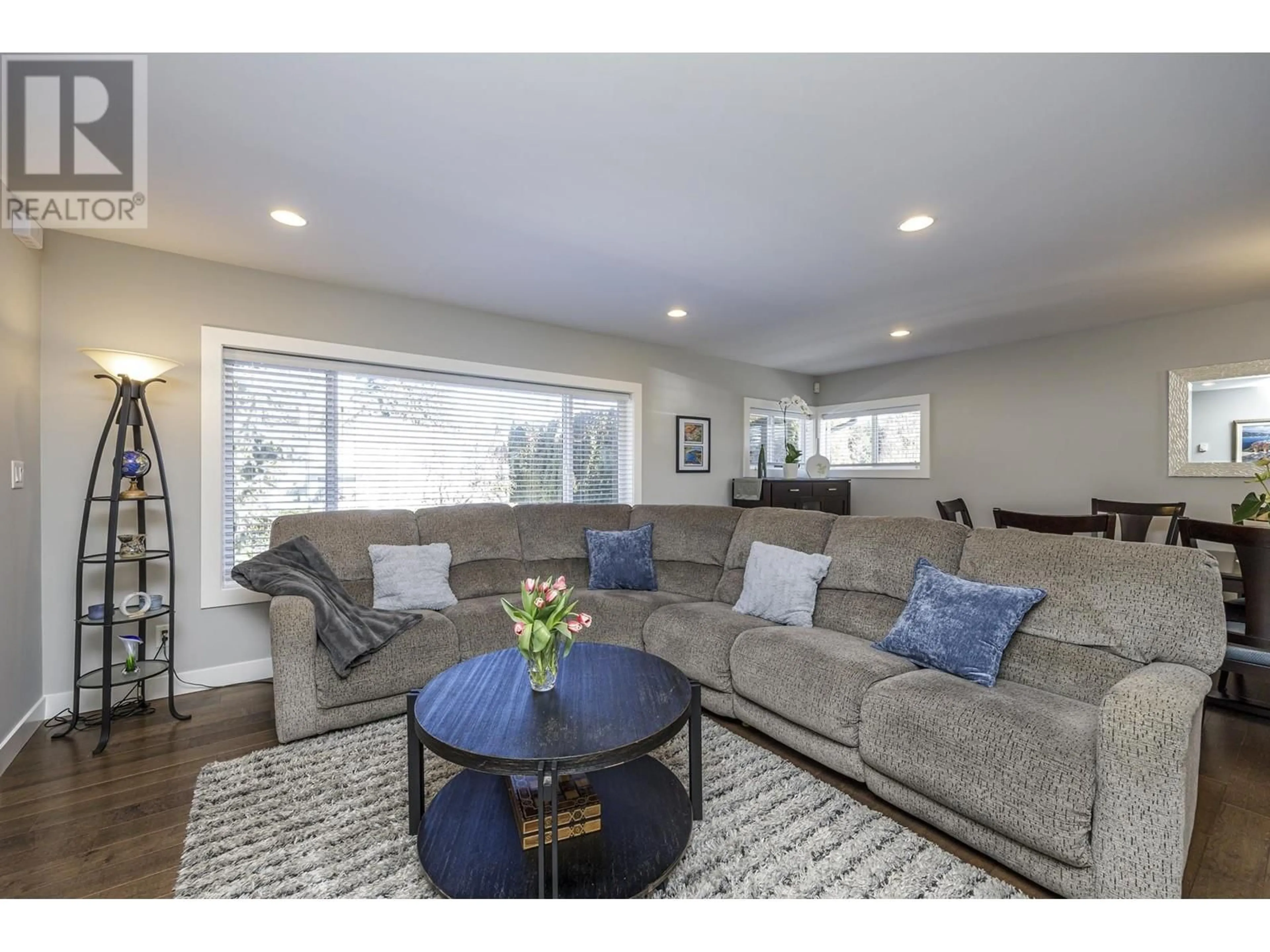 Living room with furniture, unknown for 887 17TH STREET, North Vancouver British Columbia V7L2X2