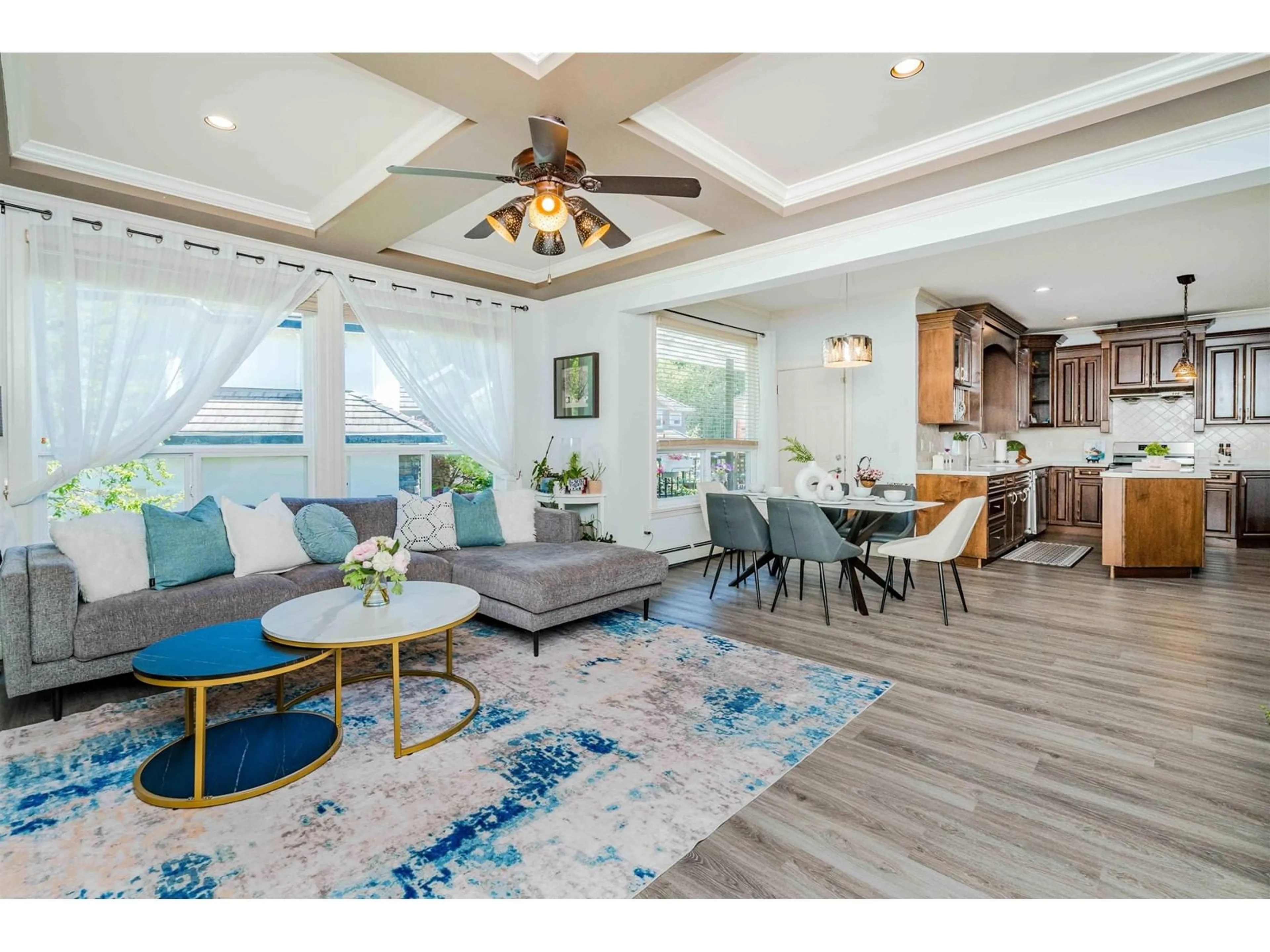 Open concept kitchen, wood/laminate floor for 9782 160A, Surrey British Columbia V4N5M1