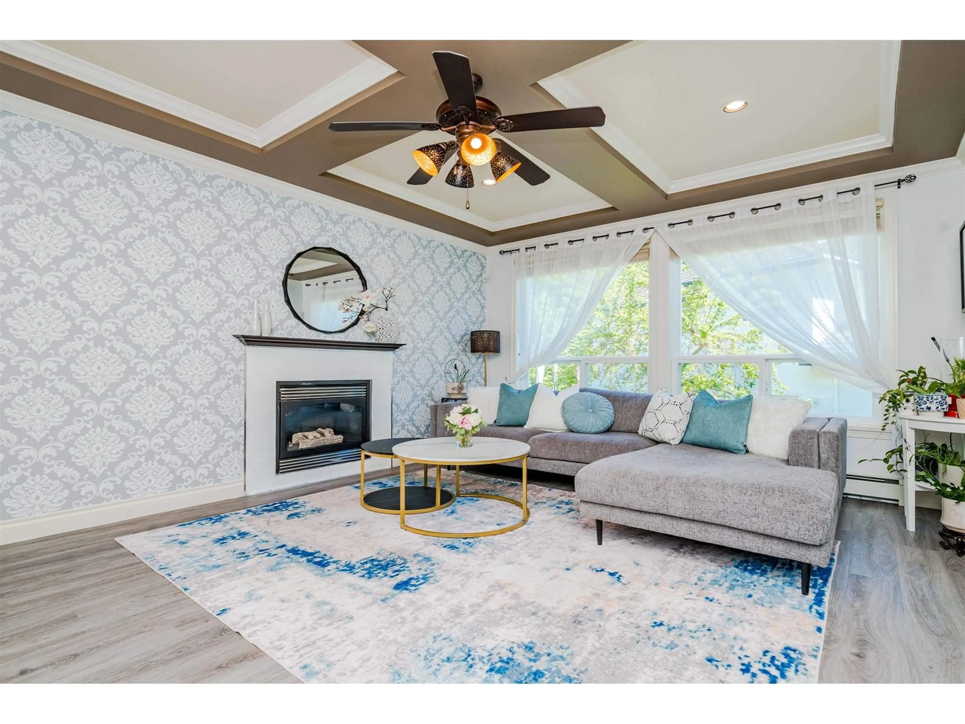 Living room with furniture, unknown for 9782 160A, Surrey British Columbia V4N5M1