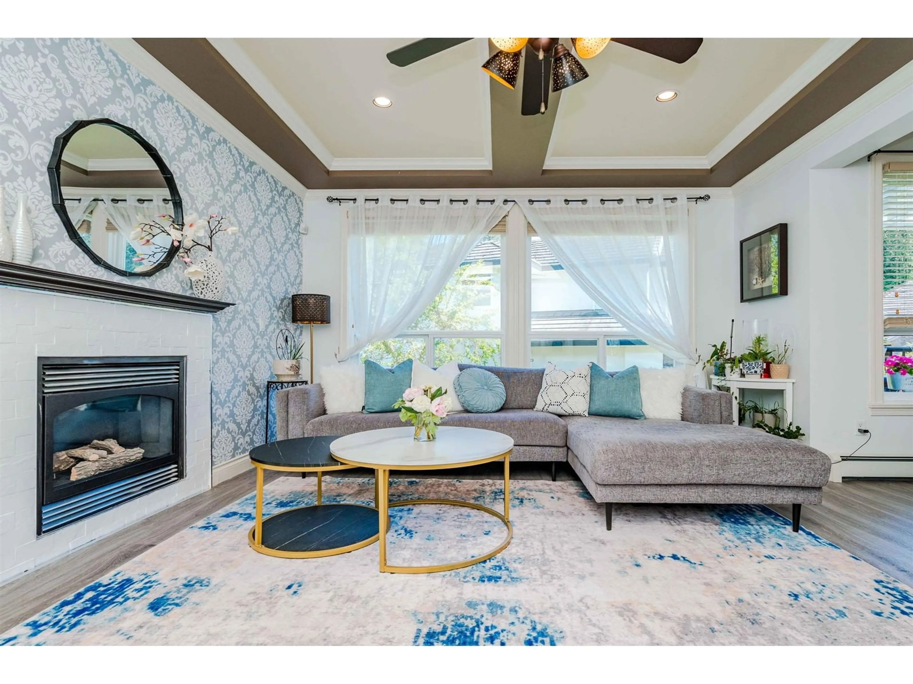 Living room with furniture, unknown for 9782 160A, Surrey British Columbia V4N5M1