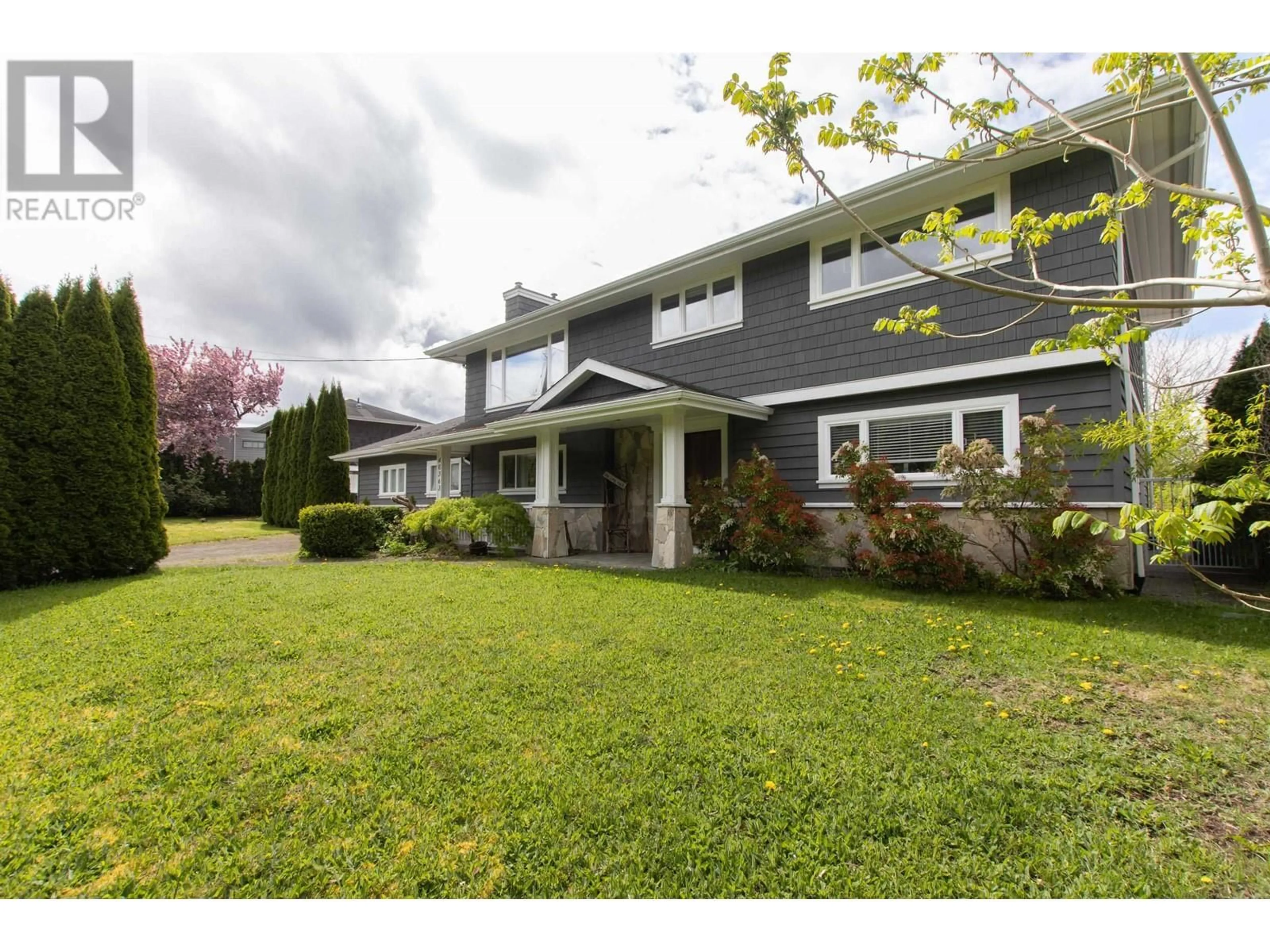 A pic from outside/outdoor area/front of a property/back of a property/a pic from drone, street for 40363 GARIBALDI WAY, Squamish British Columbia V0N1T0