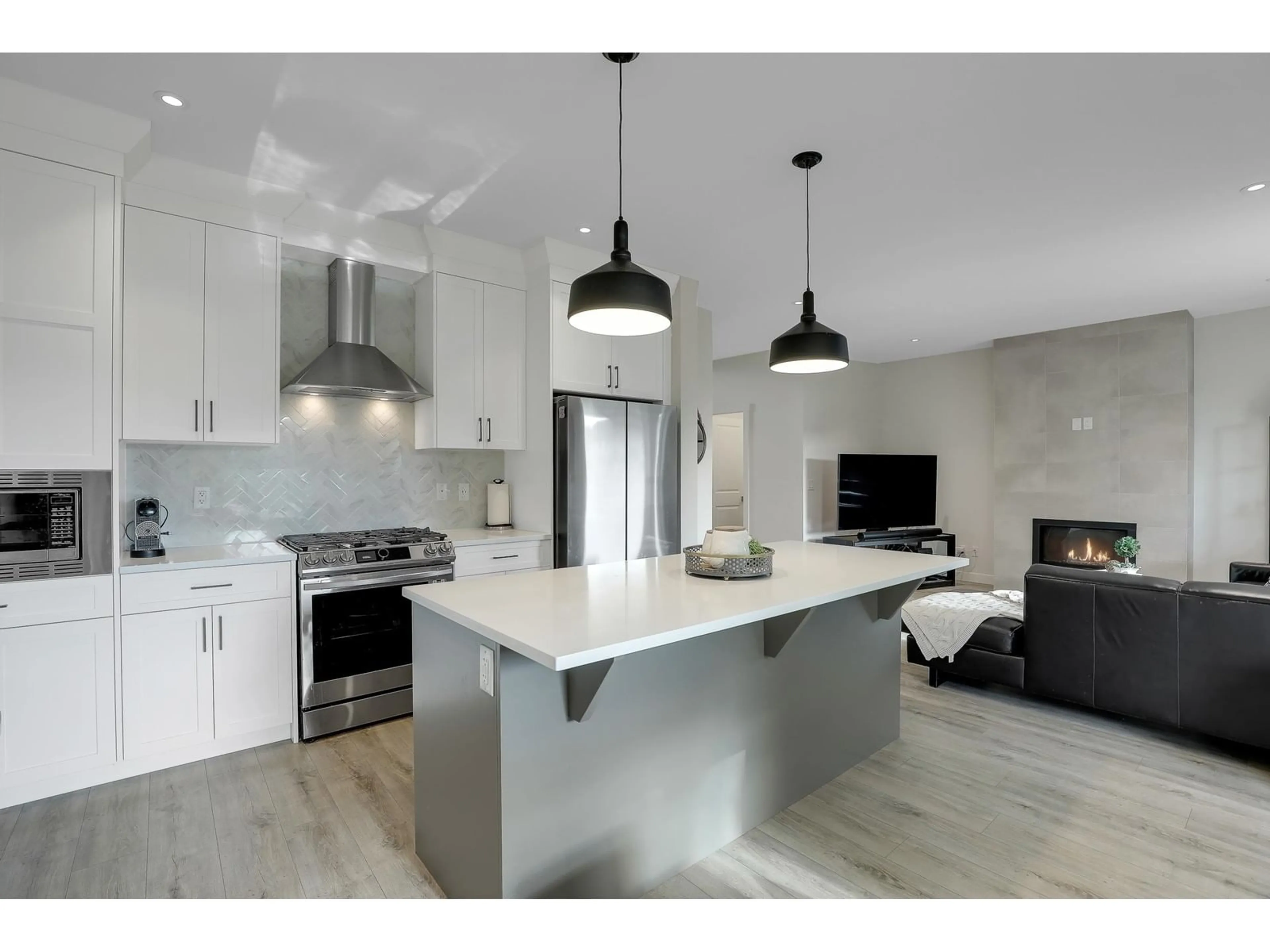 Open concept kitchen, unknown for 8303 203A, Langley British Columbia V2Y0Y8