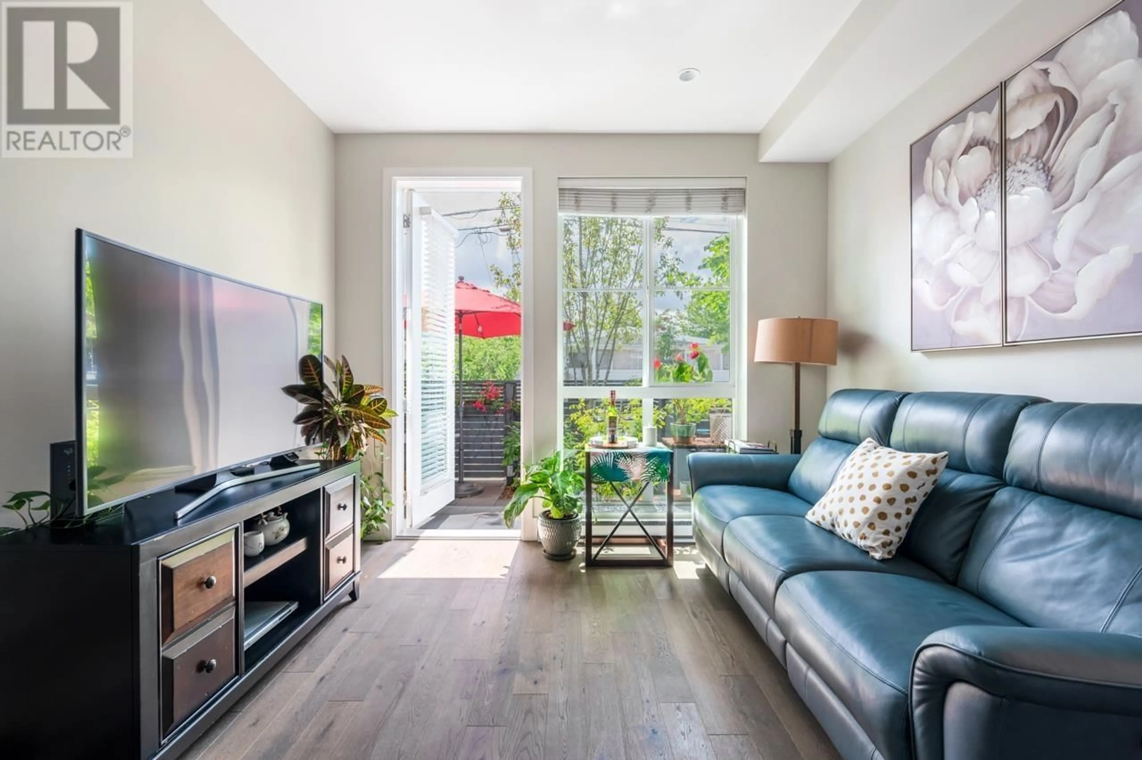 Living room with furniture, unknown for 3 - 238 62ND AVENUE, Vancouver British Columbia V5X0G7