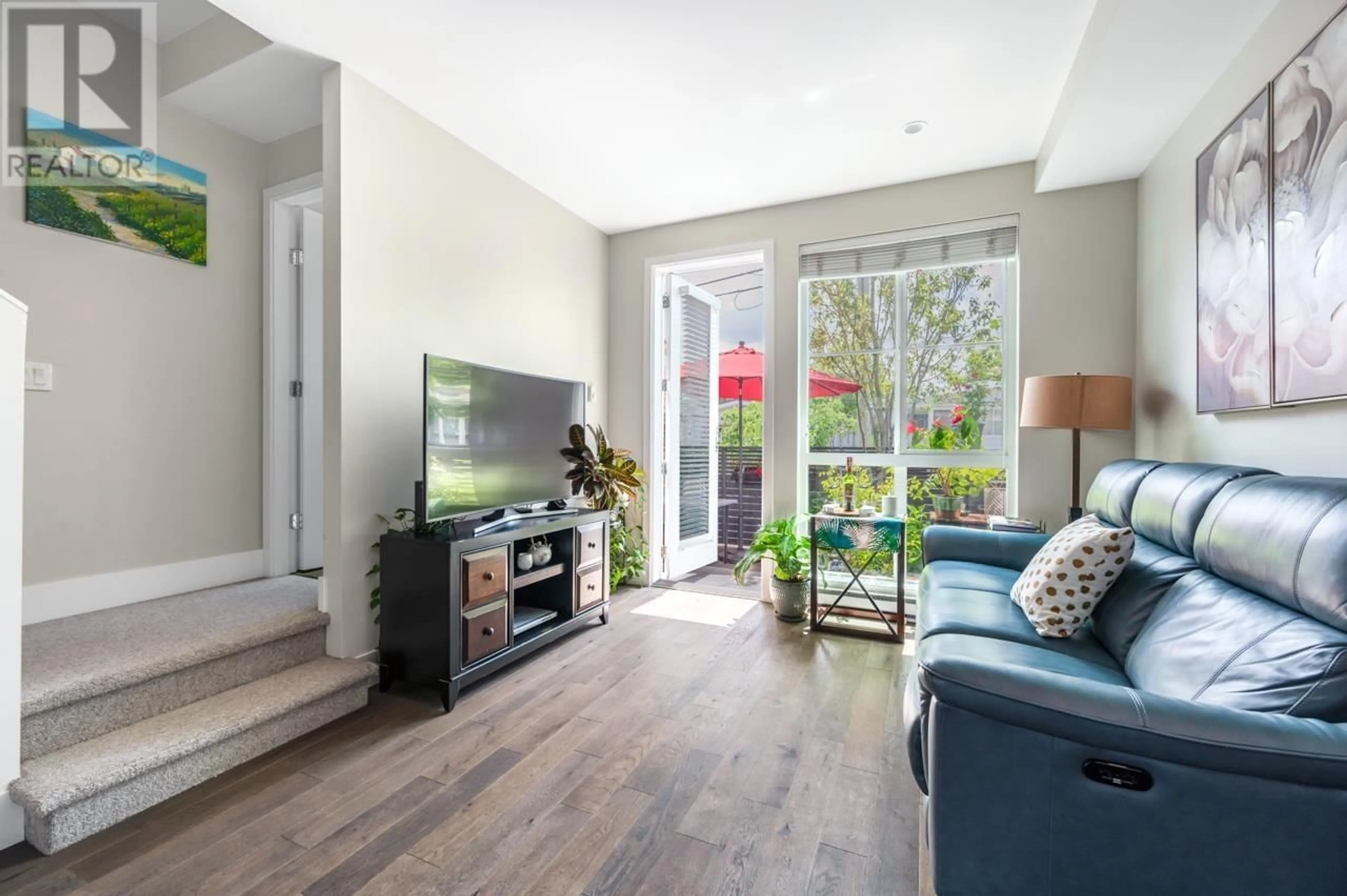 Living room with furniture, unknown for 3 - 238 62ND AVENUE, Vancouver British Columbia V5X0G7