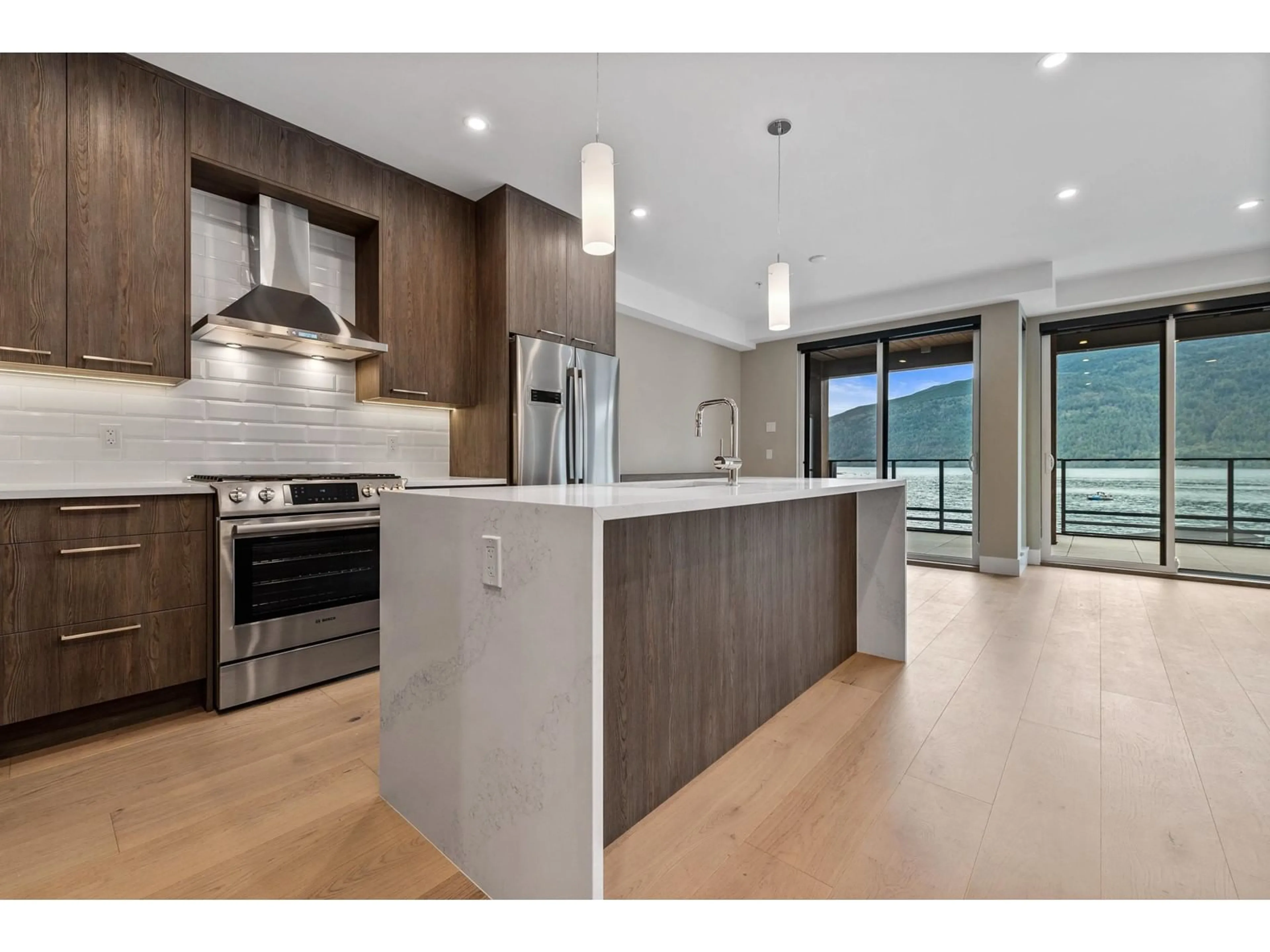 Open concept kitchen, unknown for 205 - 3175 COLUMBIA VALLEY ROAD, Cultus Lake British Columbia V2R6C2
