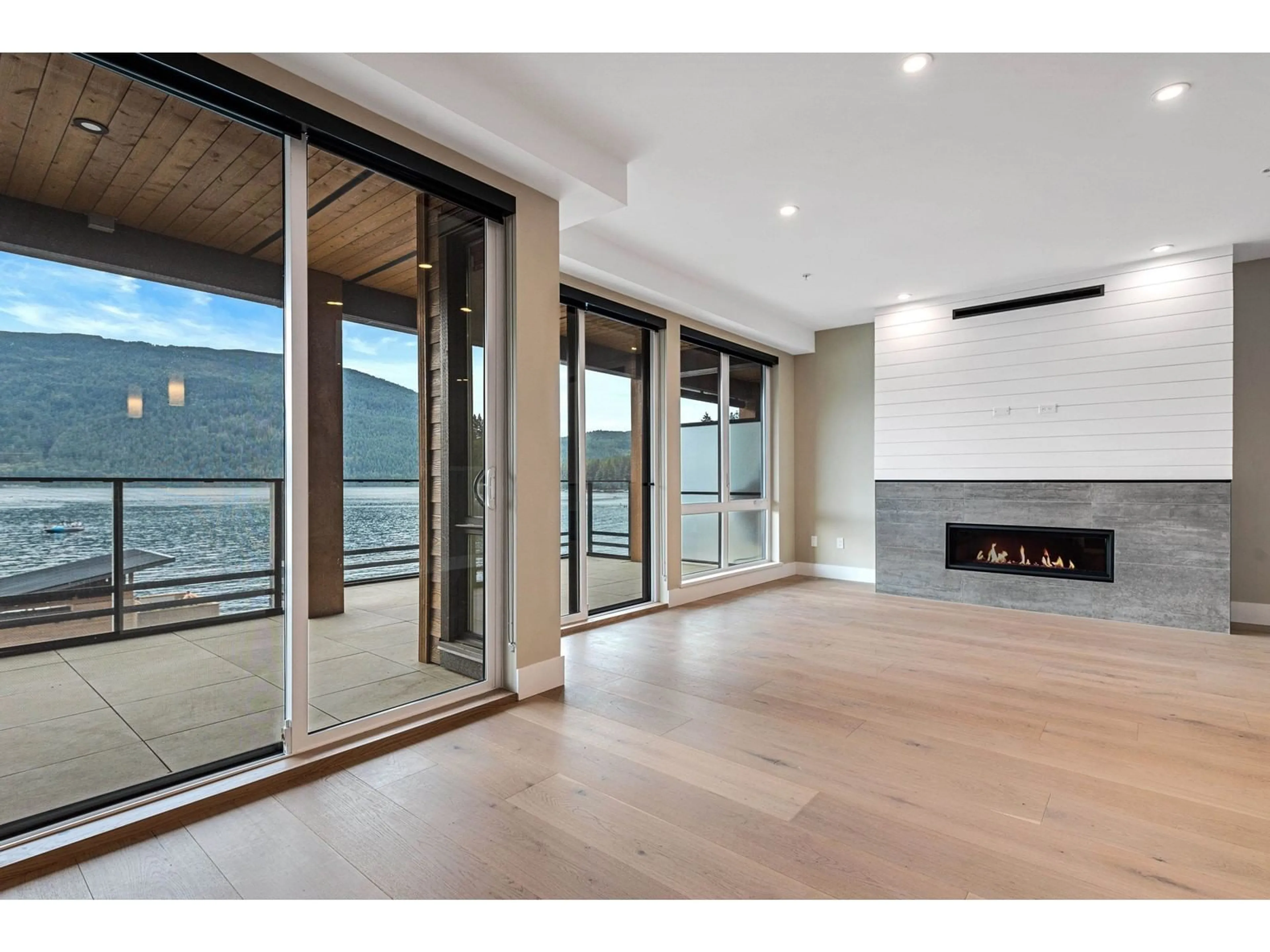 Unknown for 205 - 3175 COLUMBIA VALLEY ROAD, Cultus Lake British Columbia V2R6C2