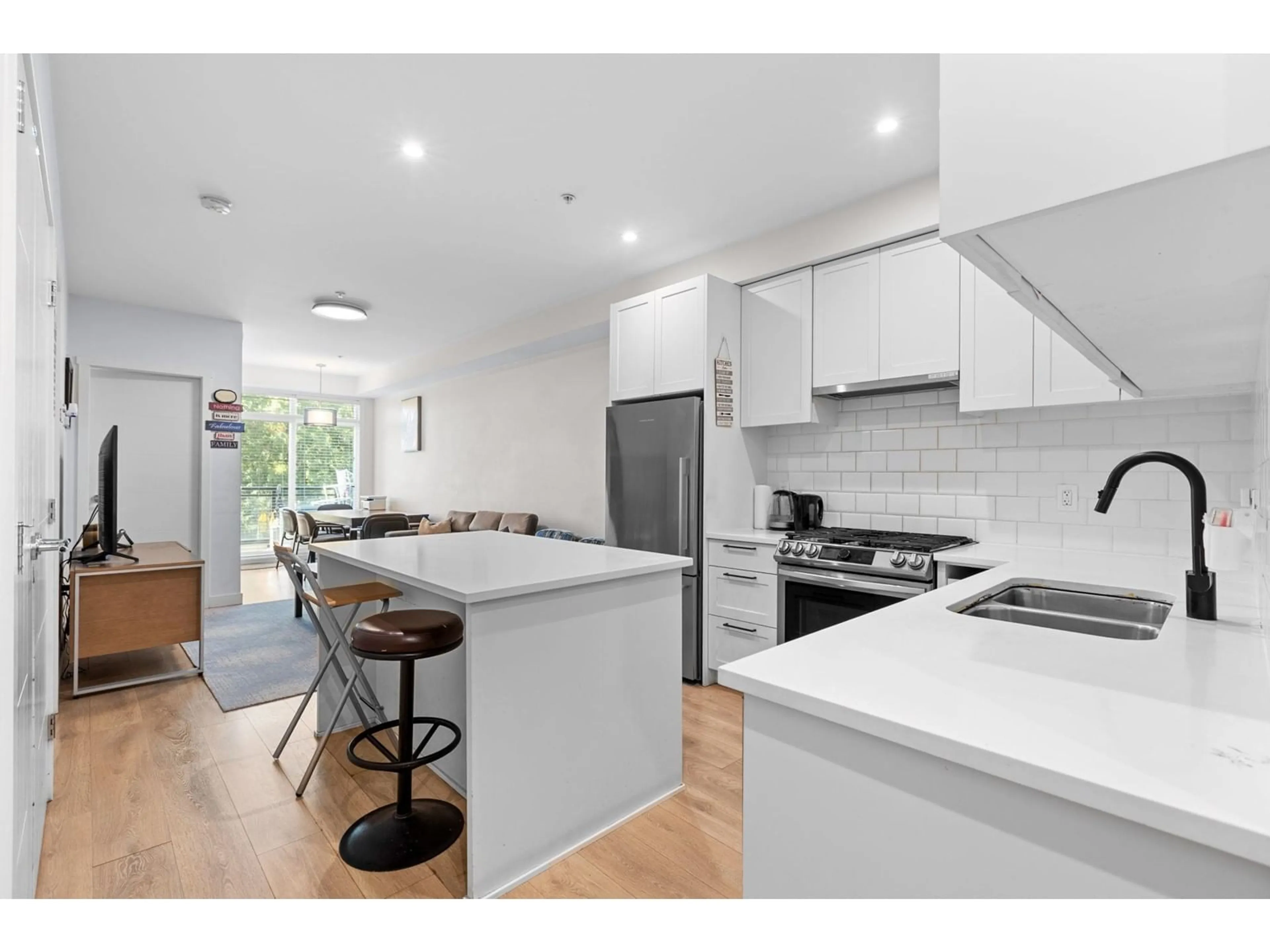 Open concept kitchen, unknown for 311 - 5415 BRYDON, Langley British Columbia V3A0N4