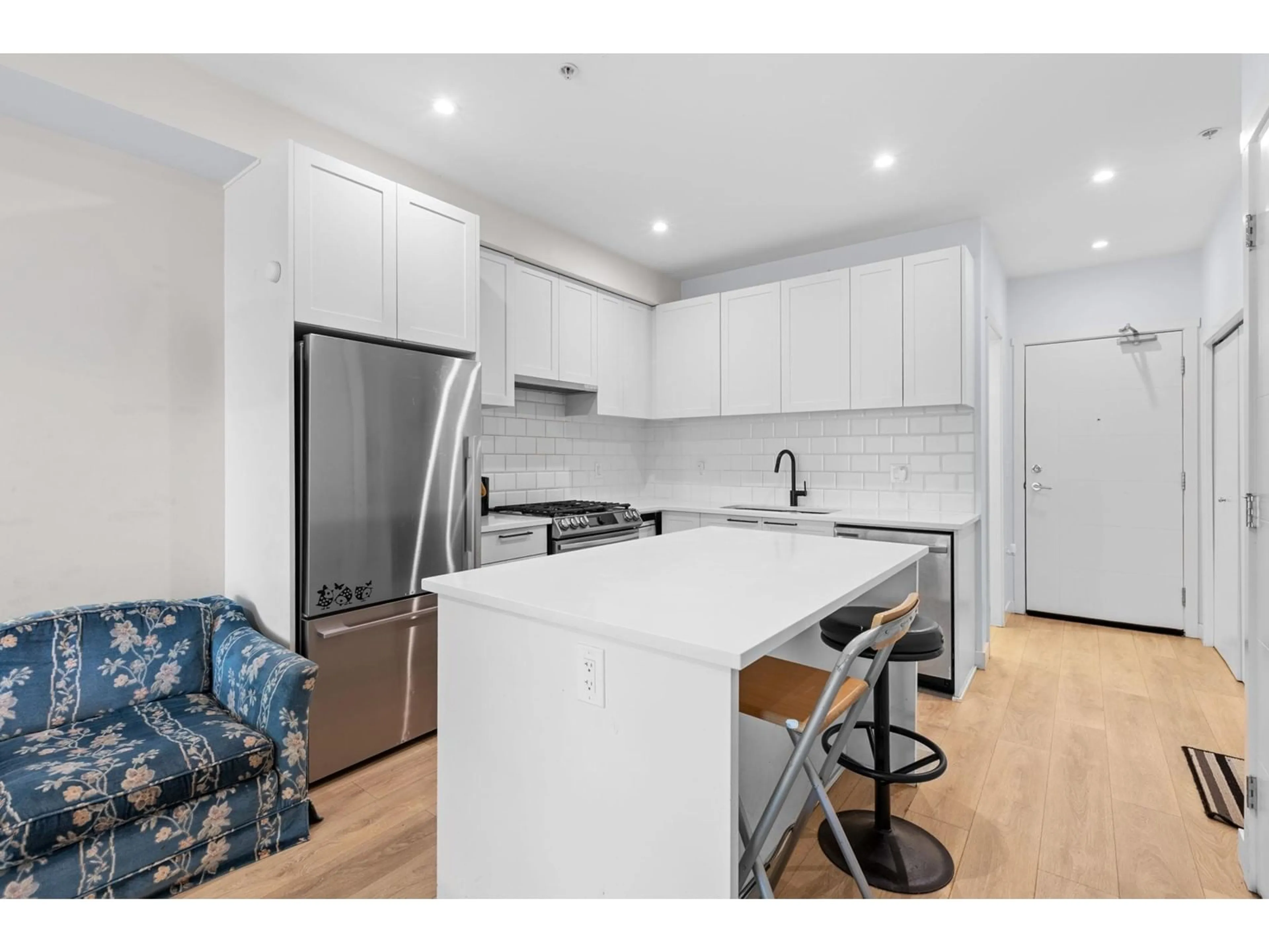 Open concept kitchen, wood/laminate floor for 311 - 5415 BRYDON, Langley British Columbia V3A0N4