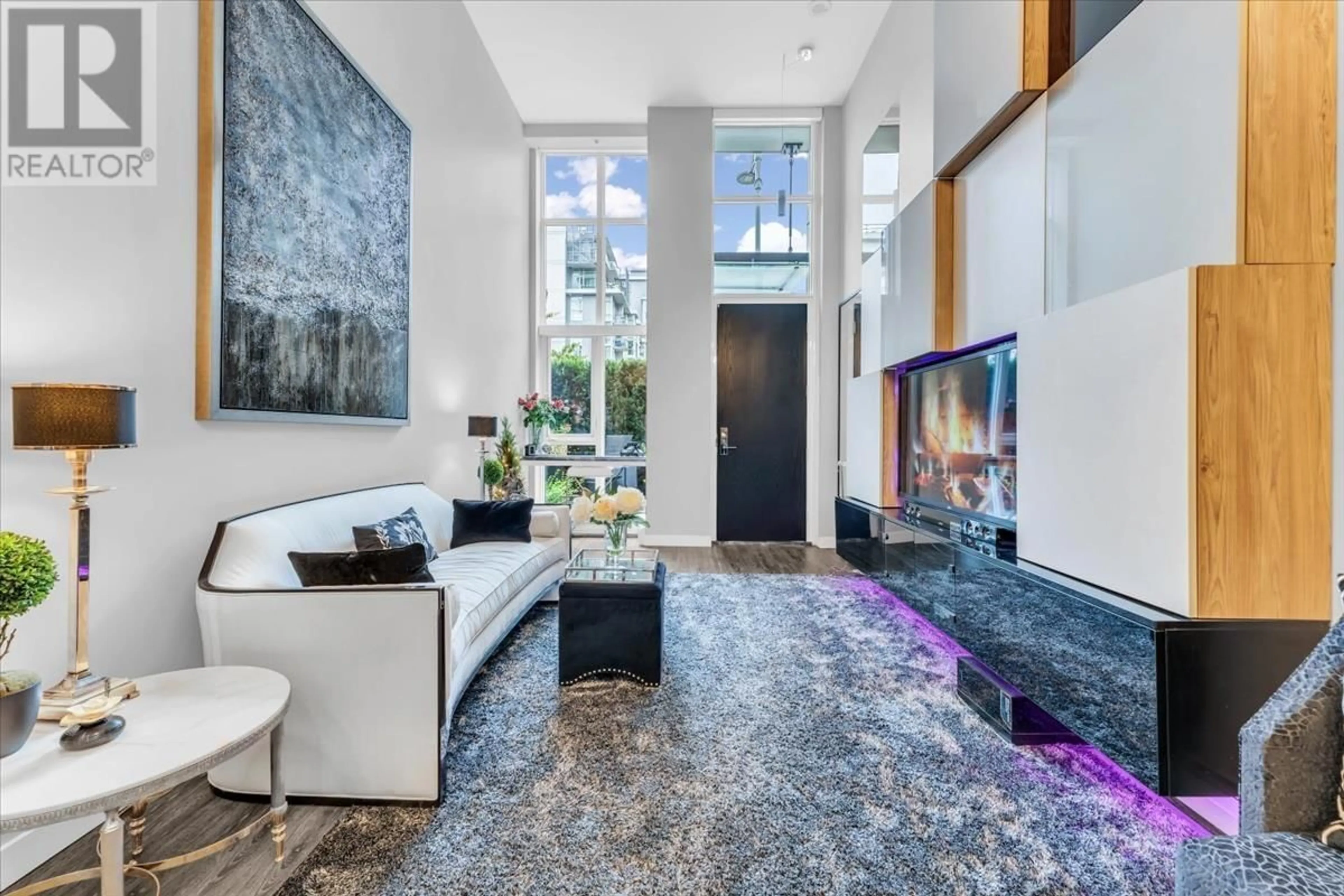 Indoor entryway for 1762 ONTARIO STREET, Vancouver British Columbia V5T0G2