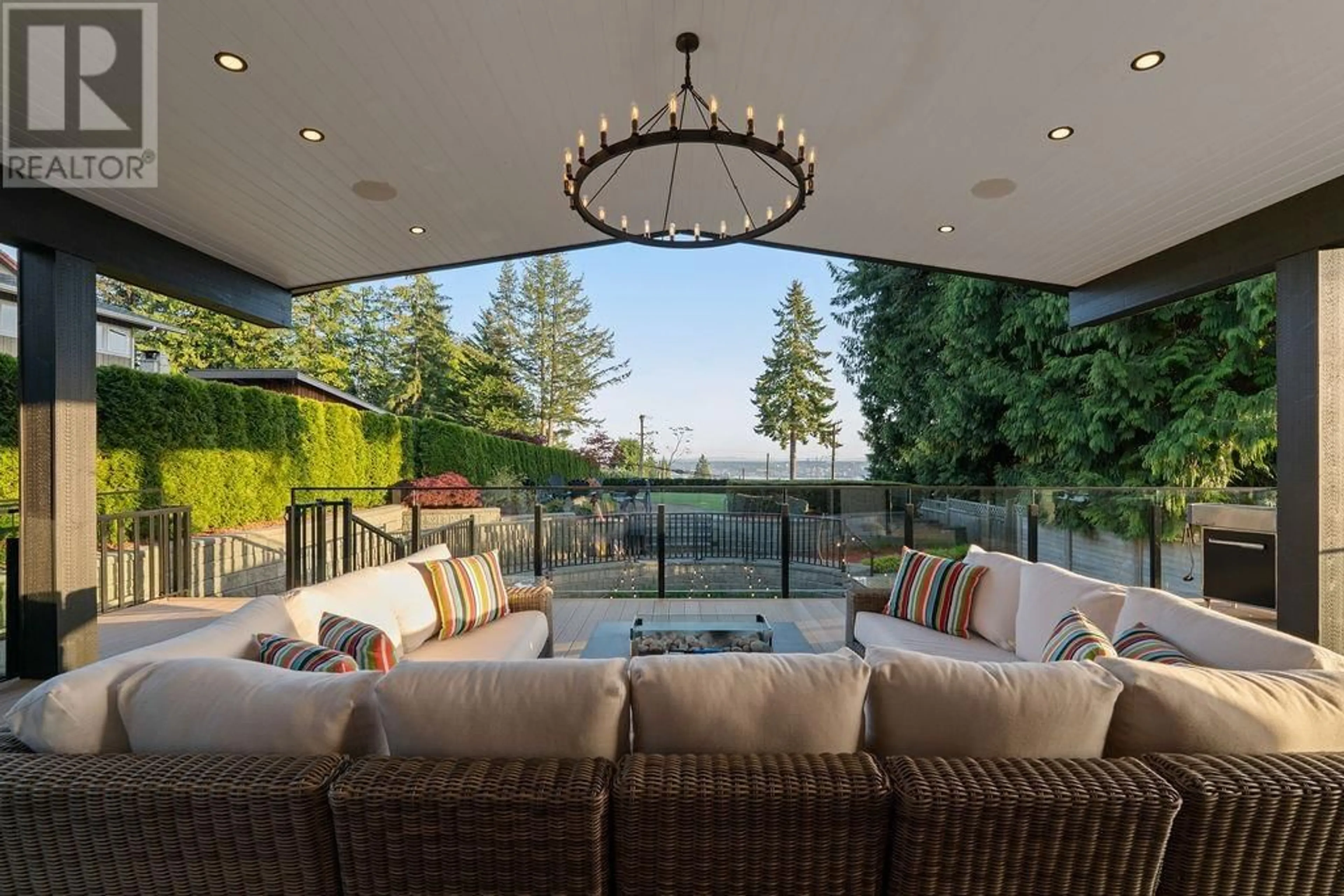 Patio, unknown for 105 MONTE VISTA COURT, North Vancouver British Columbia V7N4N1