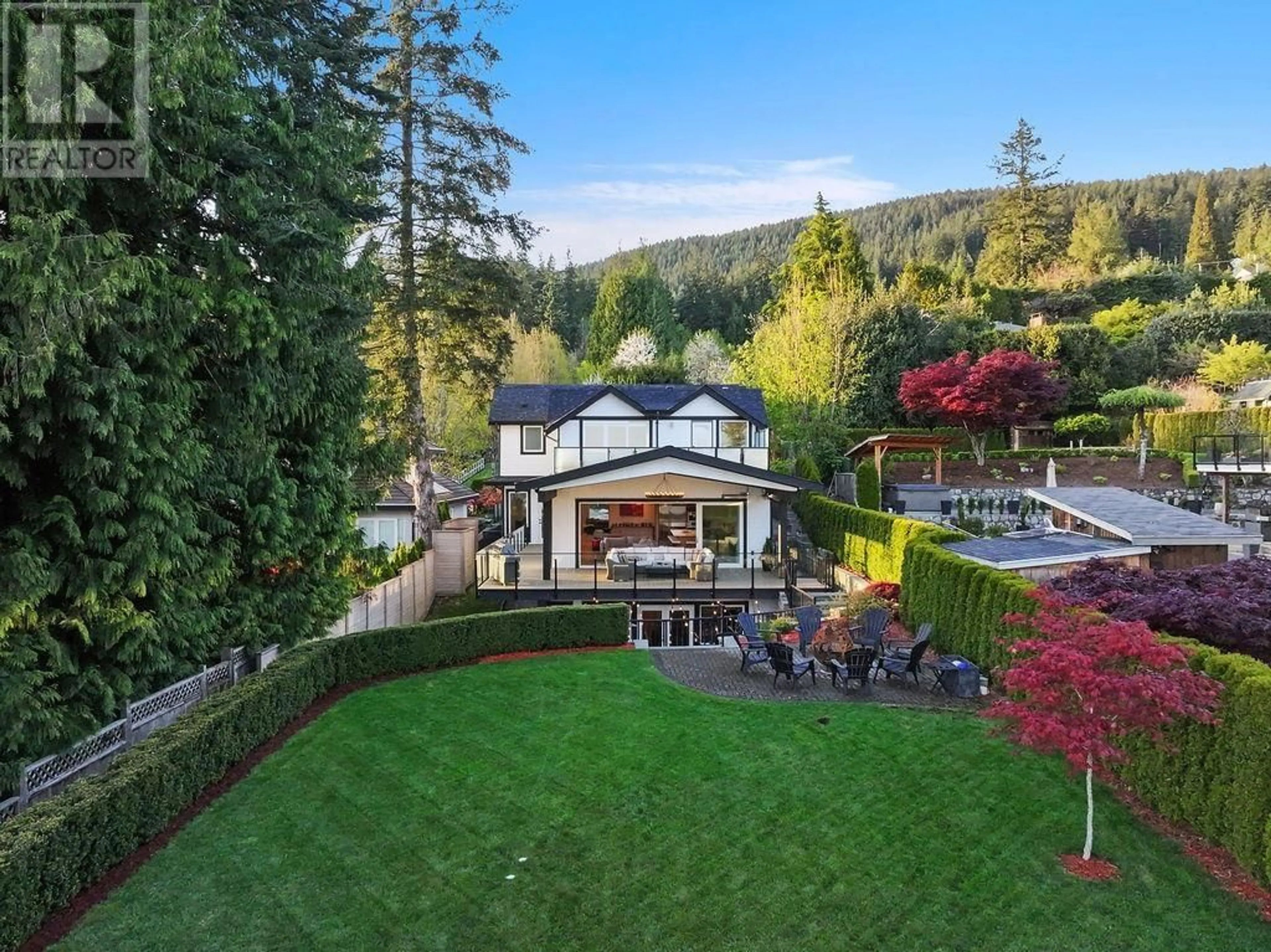 A pic from outside/outdoor area/front of a property/back of a property/a pic from drone, mountain view for 105 MONTE VISTA COURT, North Vancouver British Columbia V7N4N1