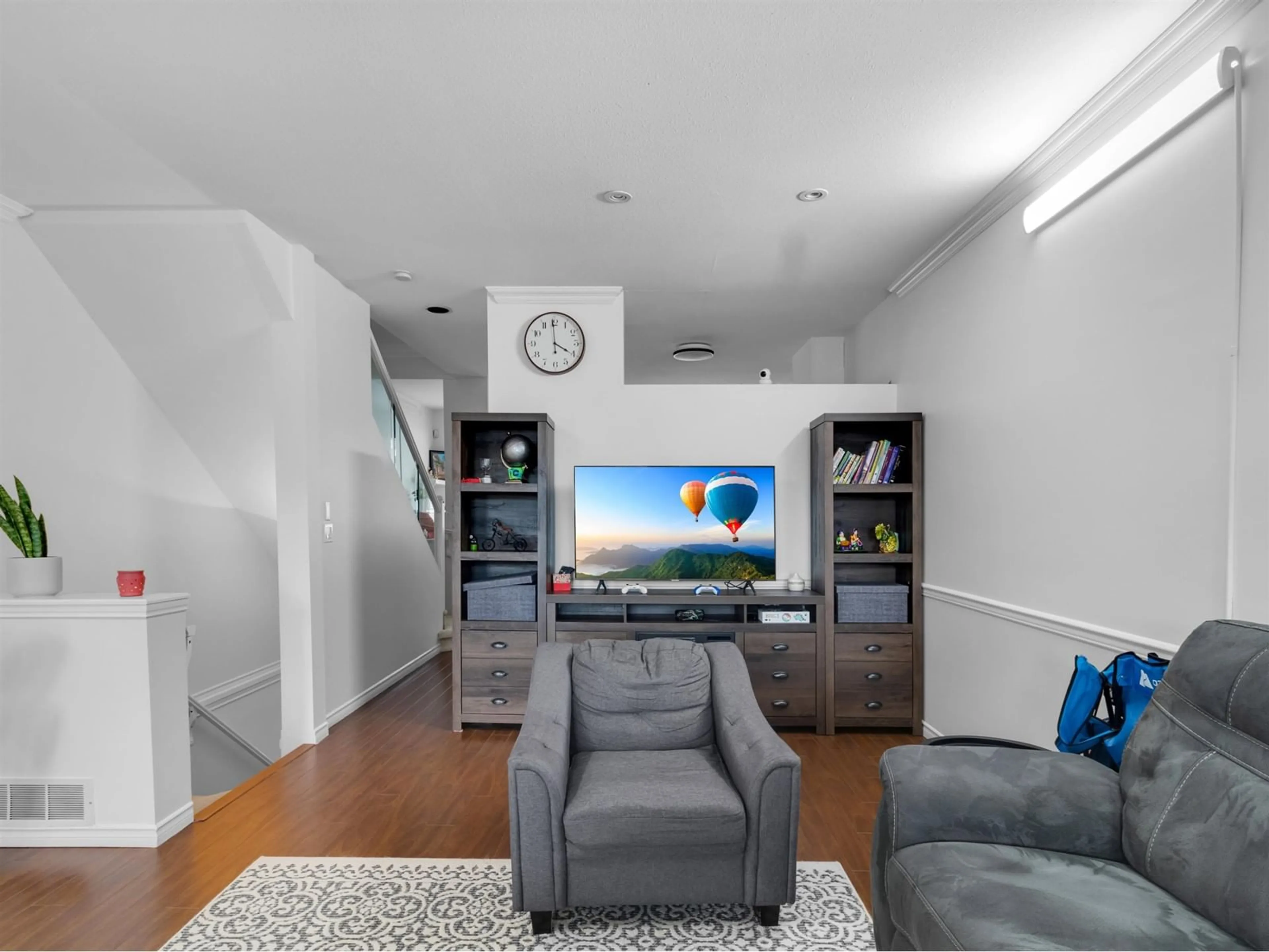 Living room with furniture, unknown for 2 - 14877 58, Surrey British Columbia V3S8Y9