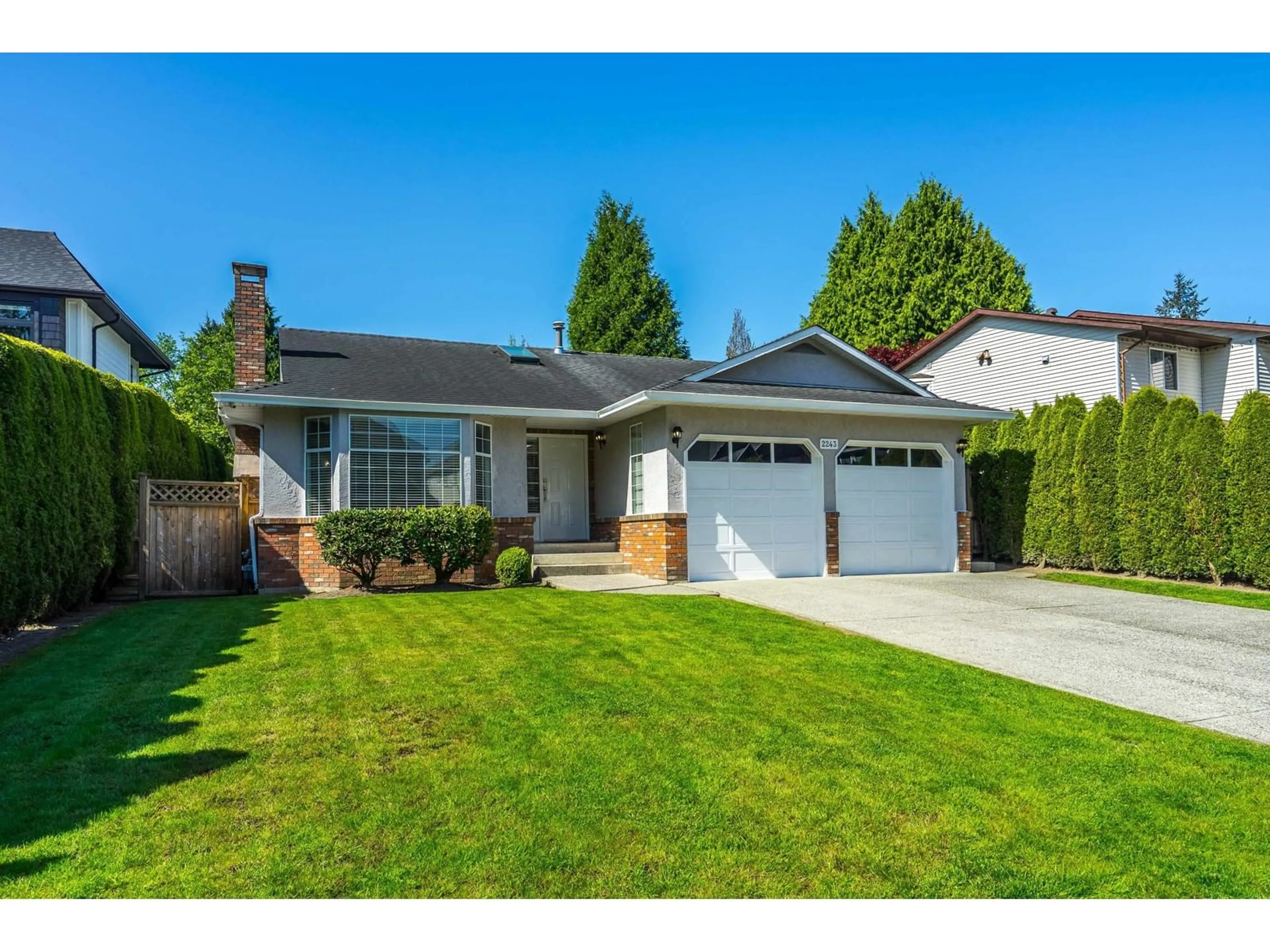 Home with vinyl exterior material, street for 2243 MADRONA, Surrey British Columbia V4A5S7