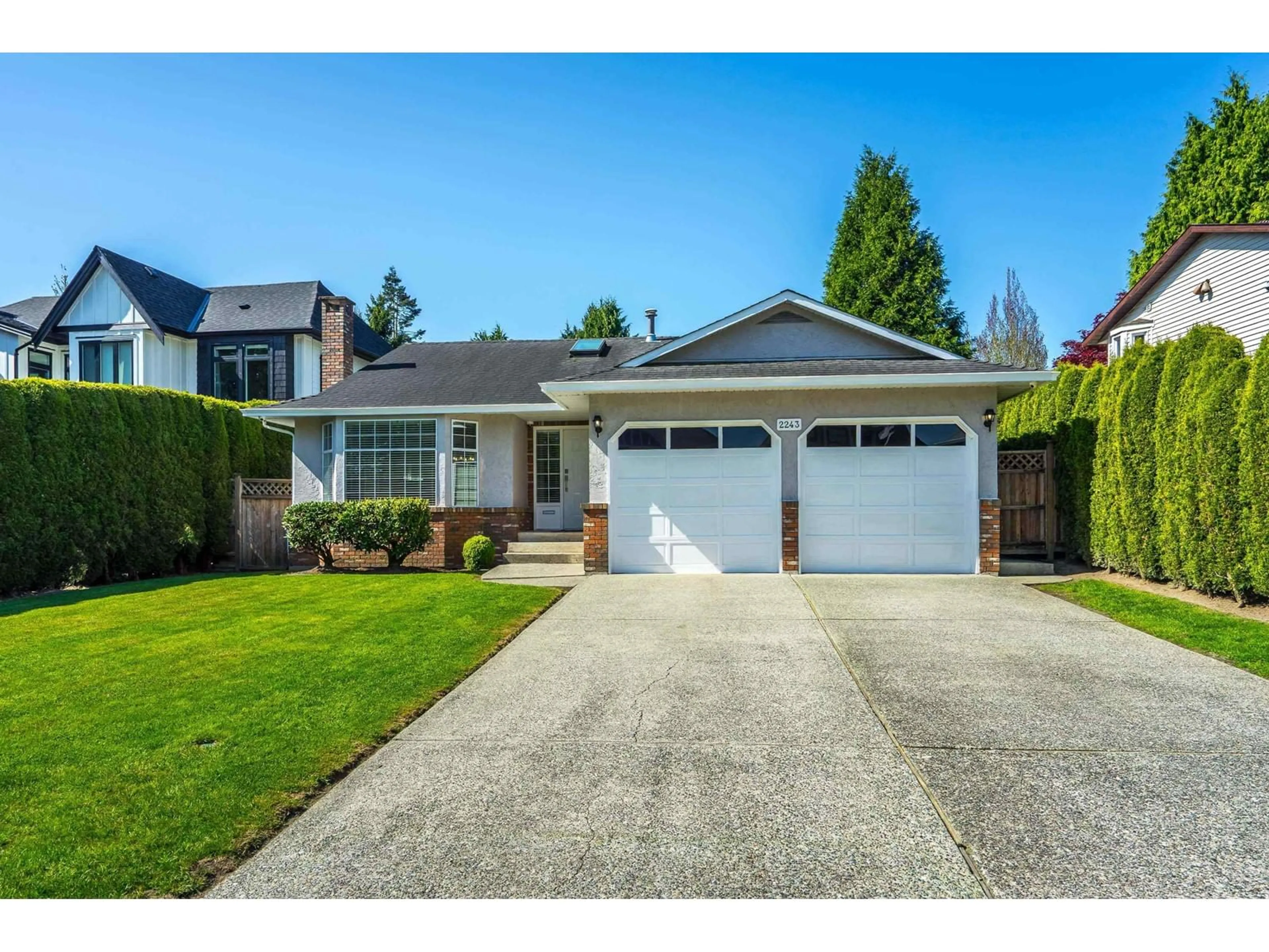 Home with vinyl exterior material, street for 2243 MADRONA, Surrey British Columbia V4A5S7