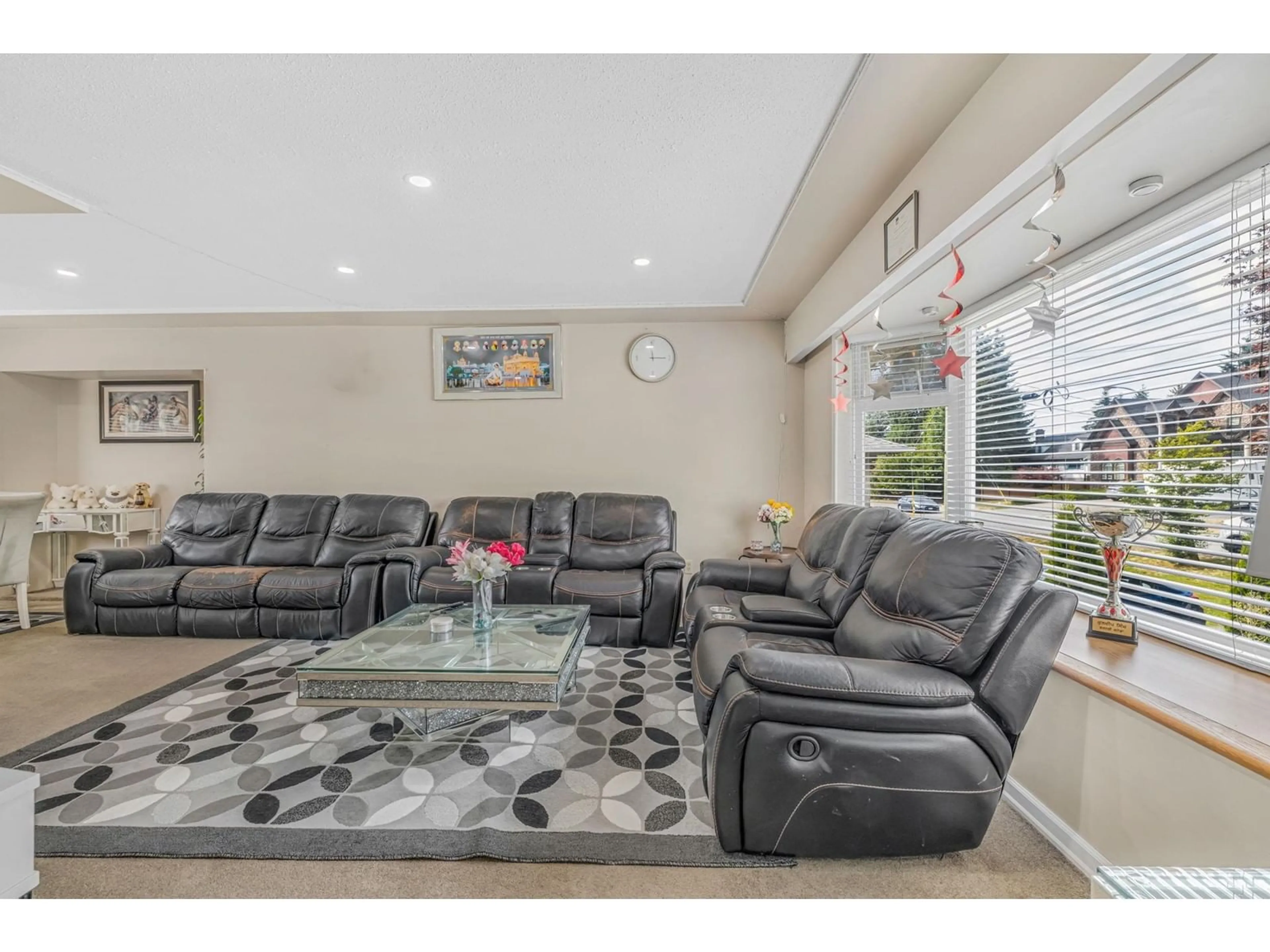 Living room with furniture, unknown for 12916 99, Surrey British Columbia V3T1E7