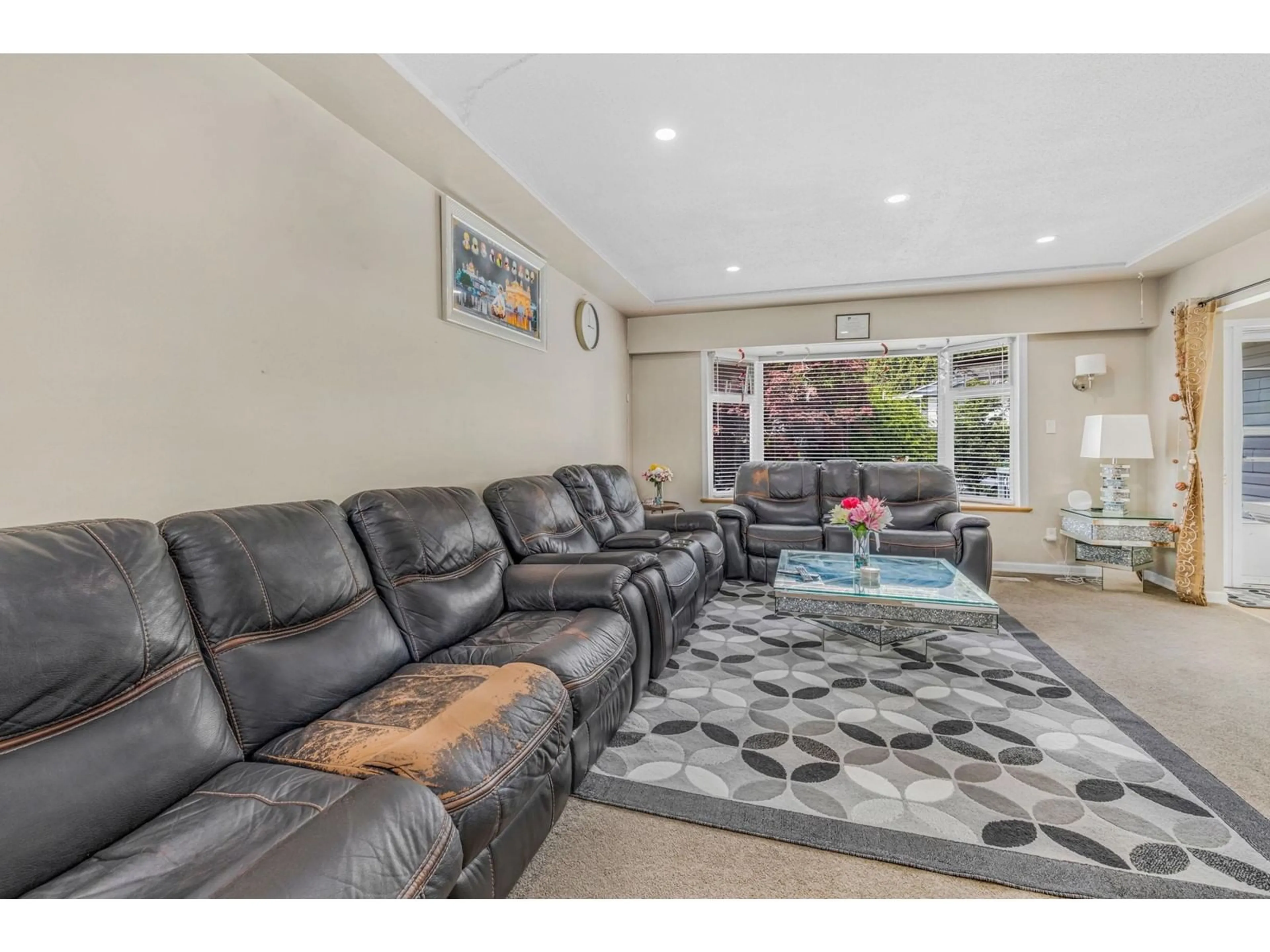 Living room with furniture, unknown for 12916 99, Surrey British Columbia V3T1E7
