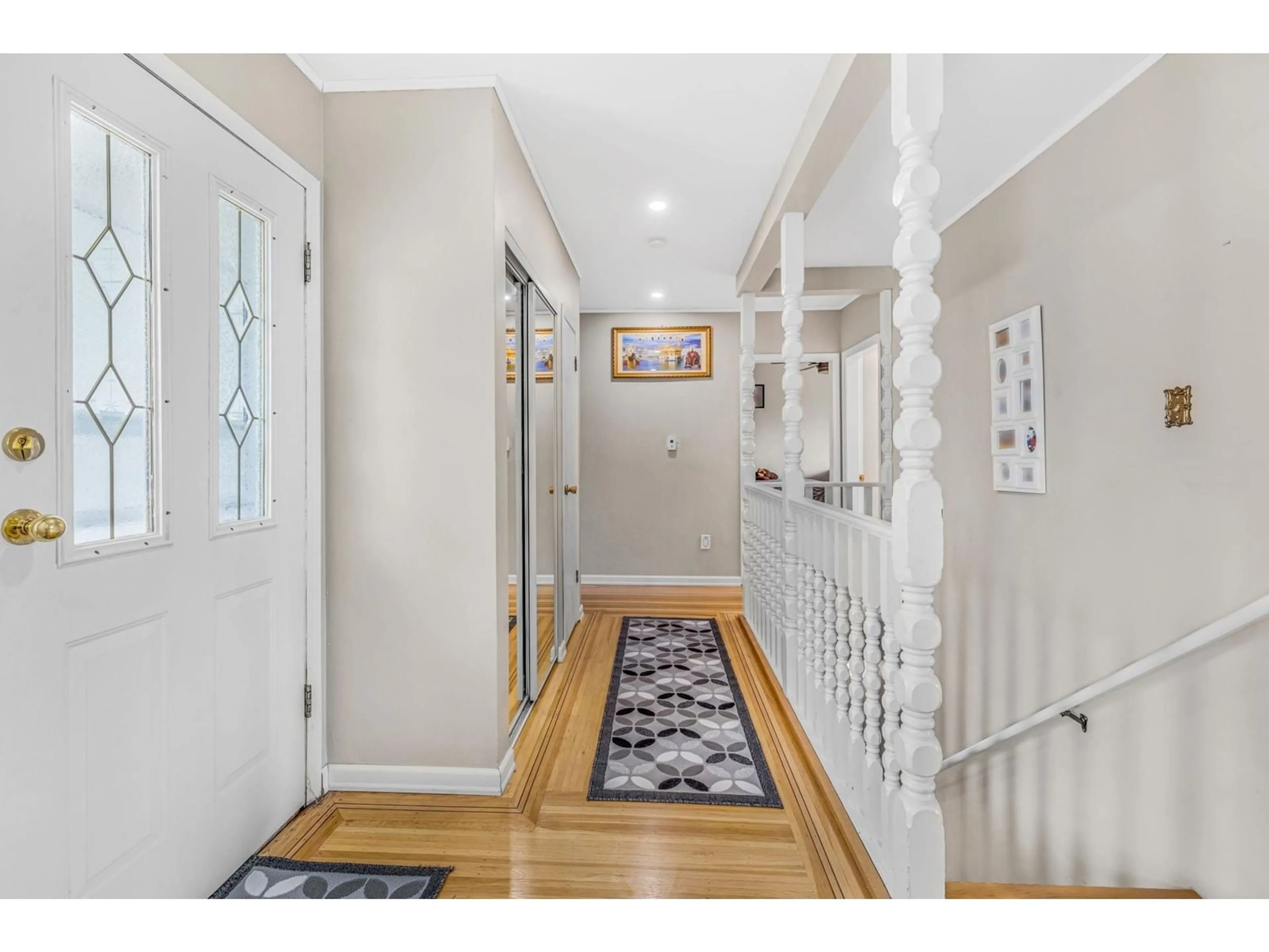 Indoor entryway for 12916 99, Surrey British Columbia V3T1E7
