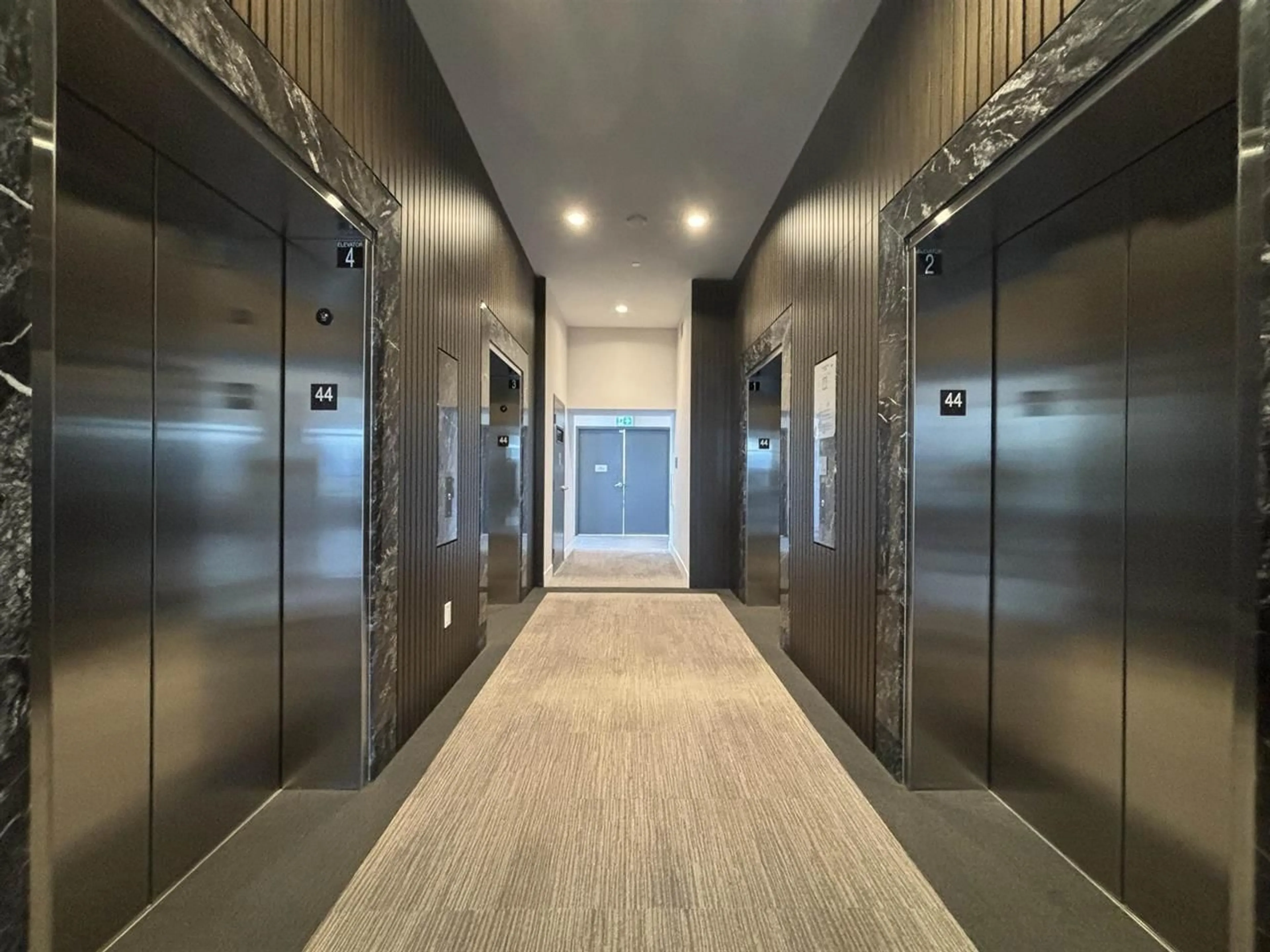 Indoor foyer for 3812 - 13350 CENTRAL, Surrey British Columbia V3T0S1