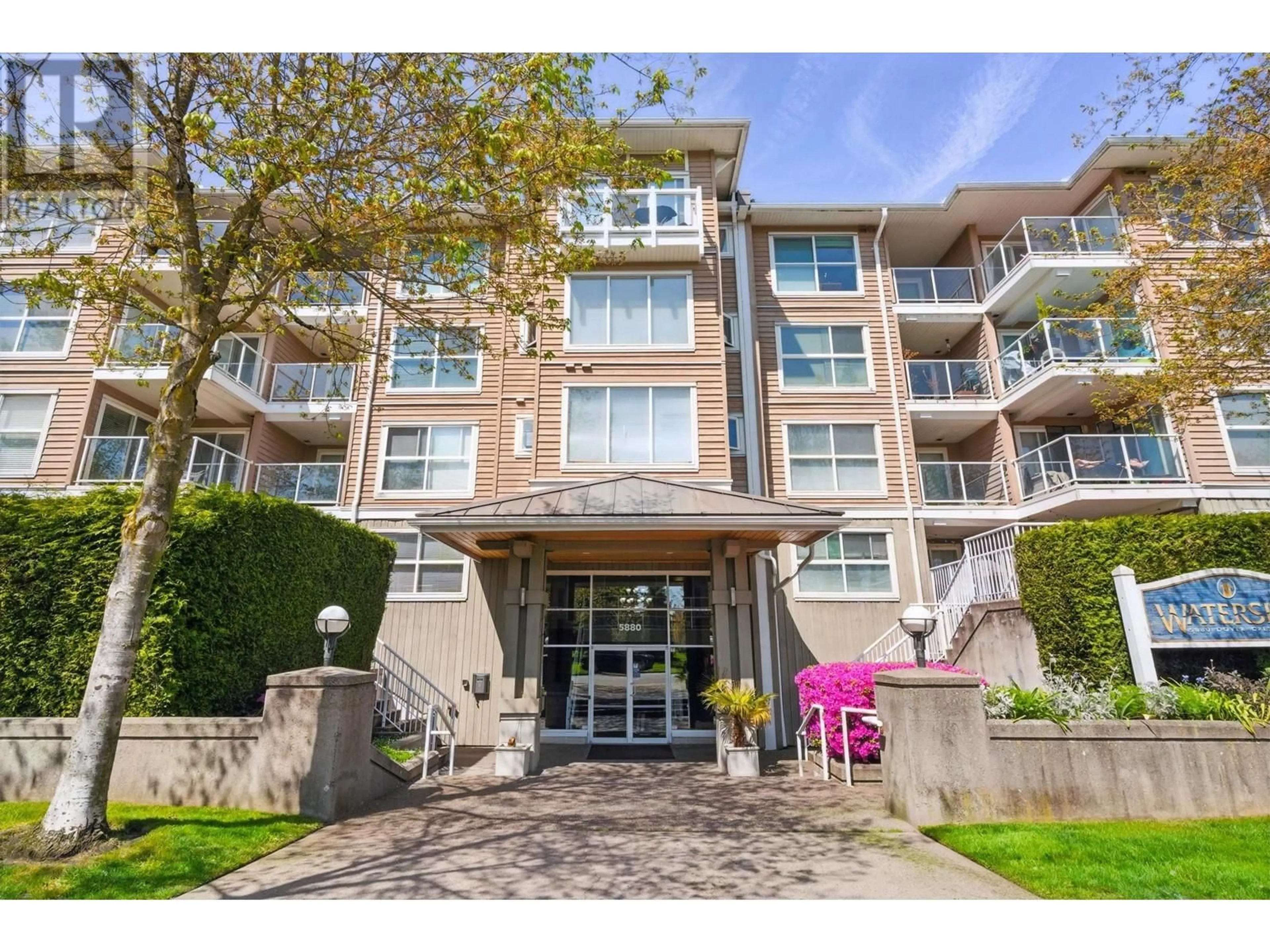 Indoor foyer for 223 - 5880 DOVER CRESCENT, Richmond British Columbia V7C5P5