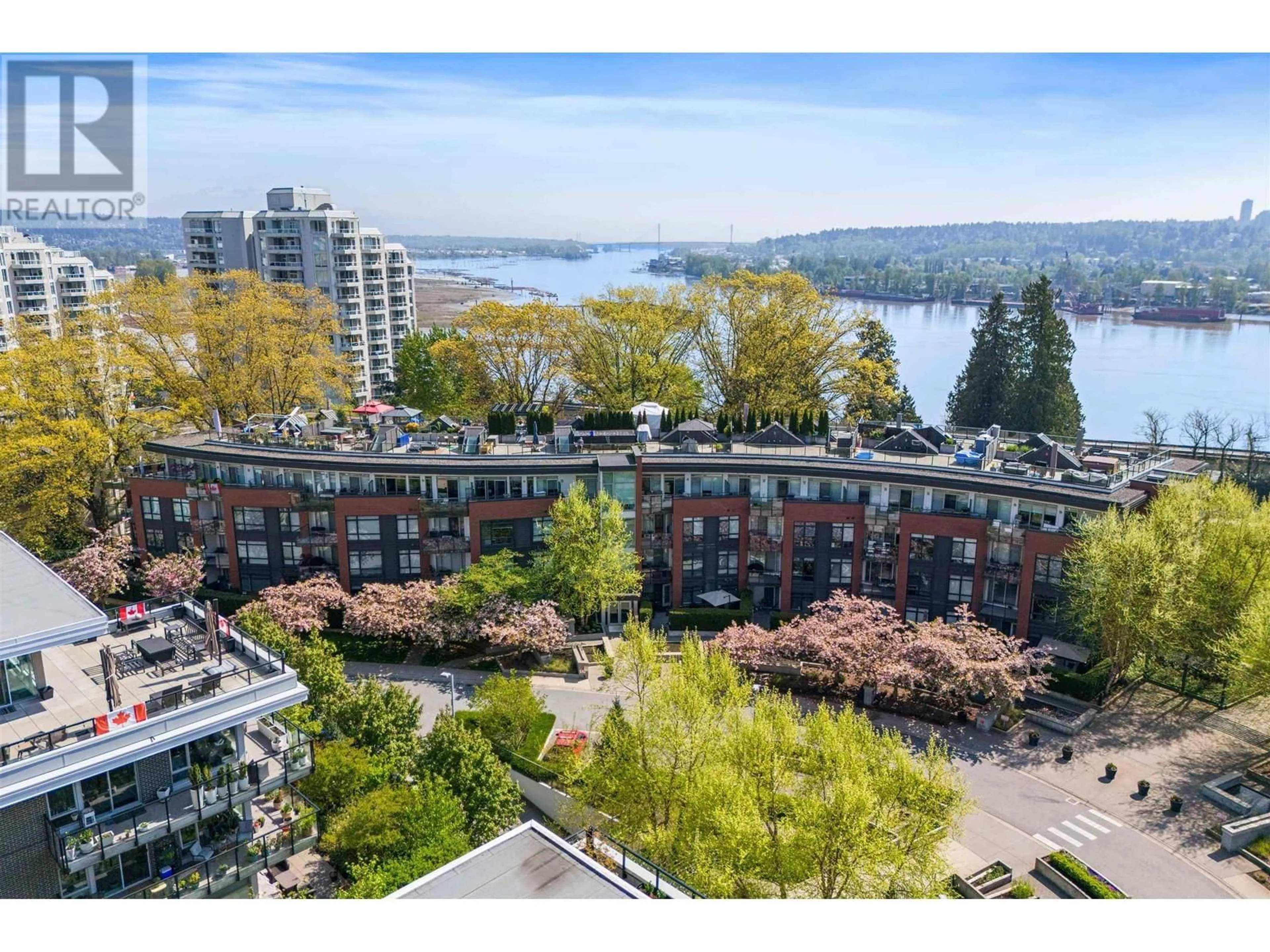 A pic from outside/outdoor area/front of a property/back of a property/a pic from drone, water/lake/river/ocean view for 331 - 22 ROYAL AVENUE, New Westminster British Columbia V3L0H1