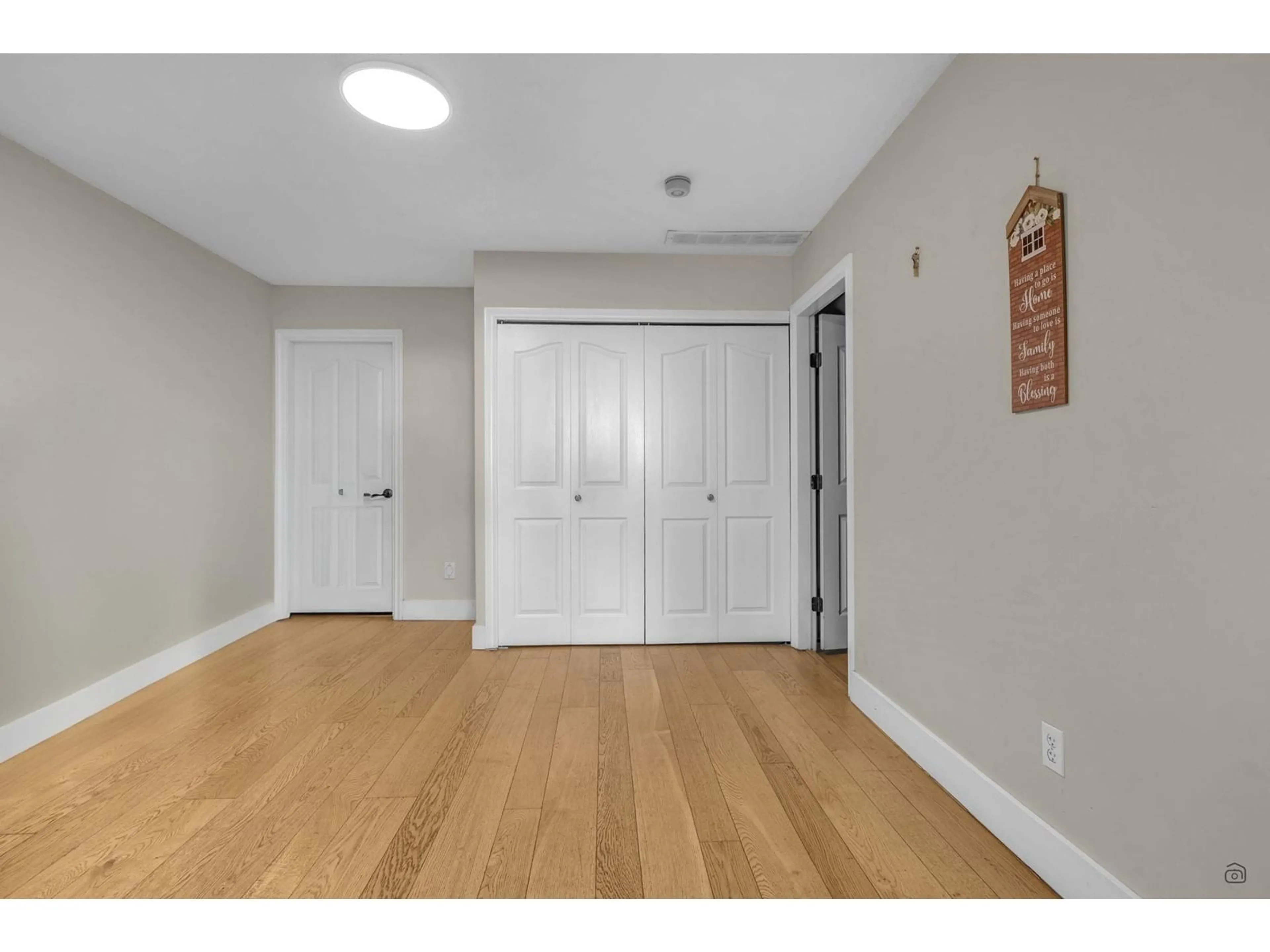 Indoor entryway for 12954 61, Surrey British Columbia V3X2H5