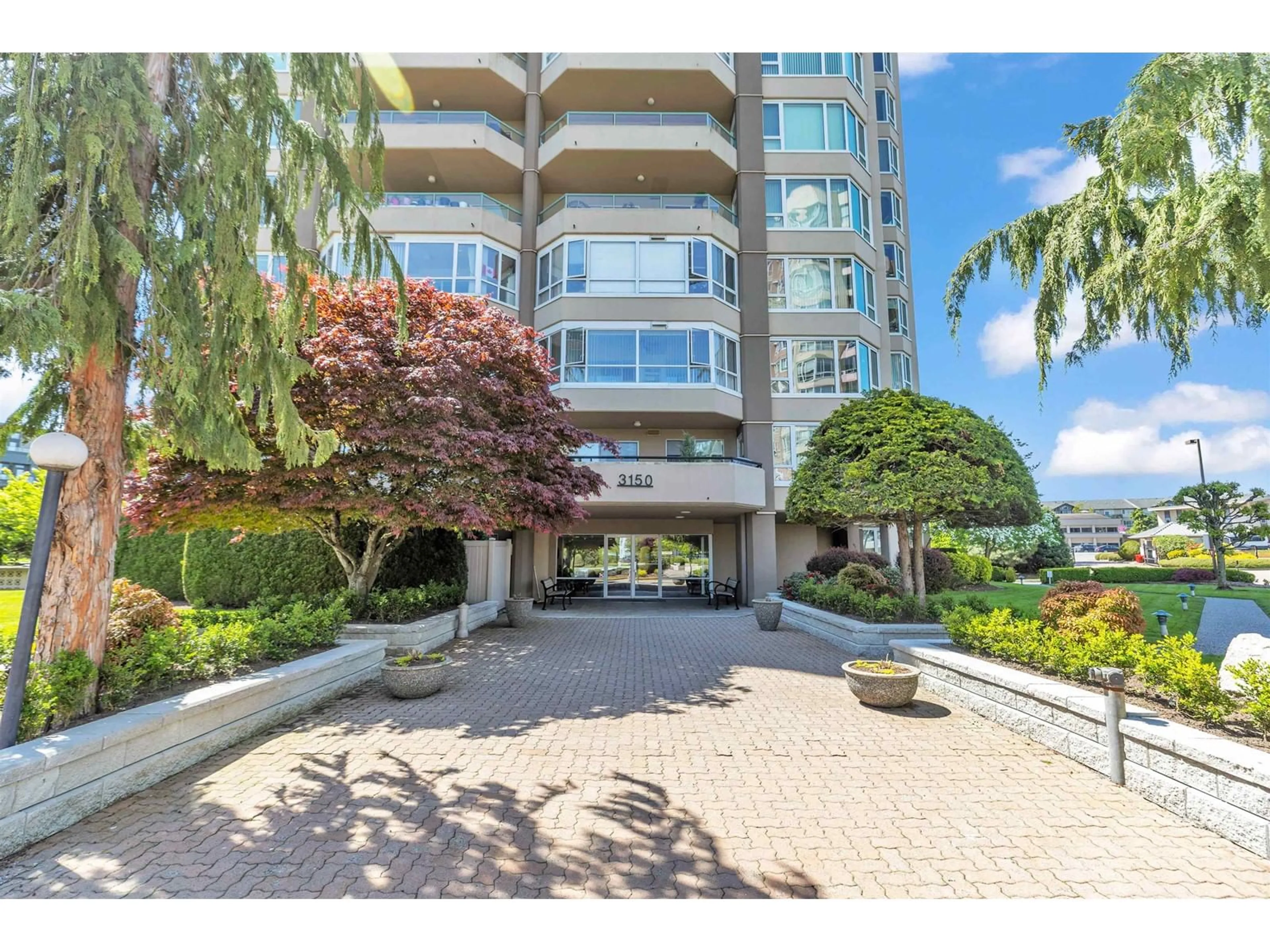 Indoor foyer for 902 - 3150 GLADWIN, Abbotsford British Columbia V2T5T5