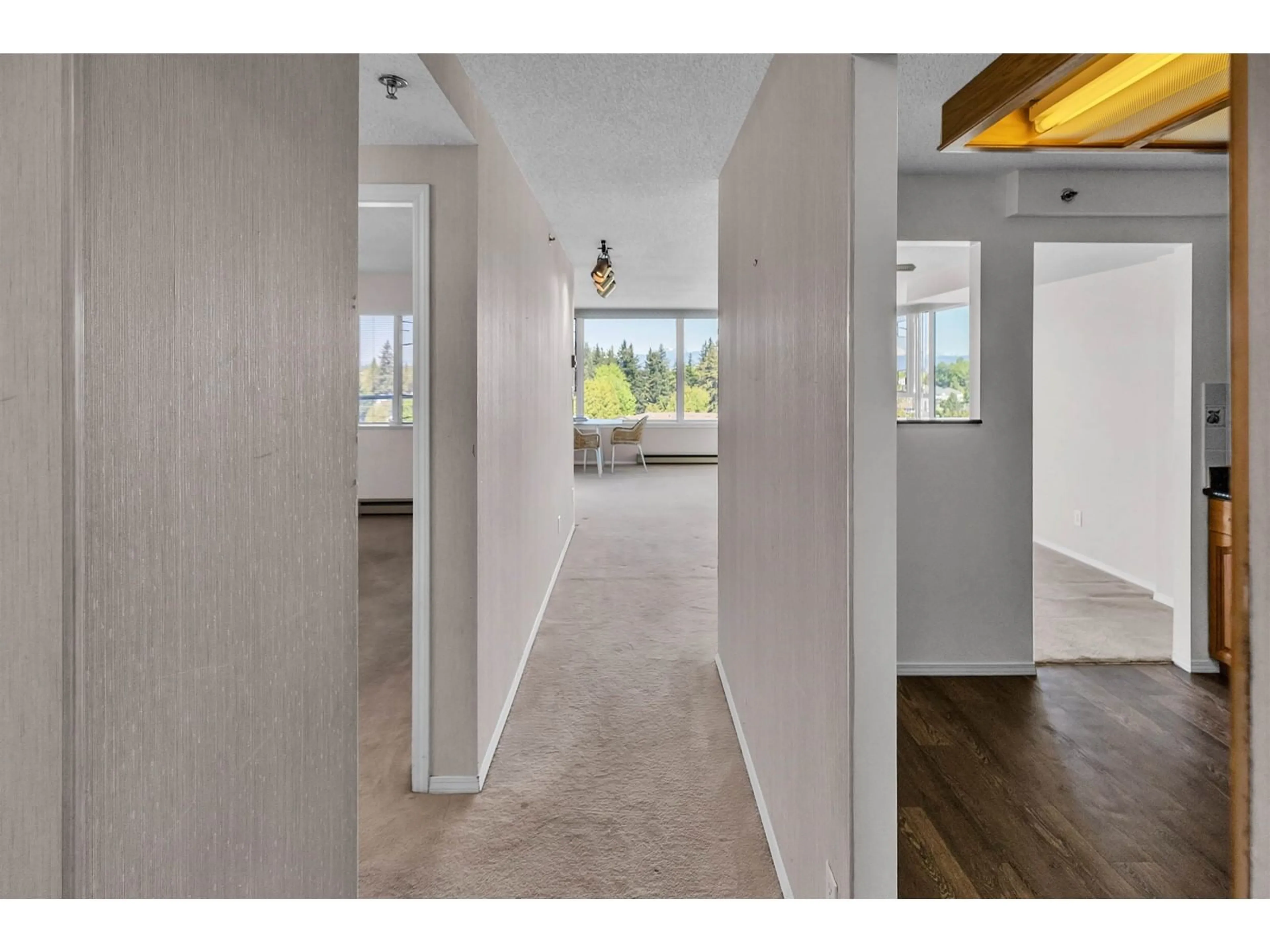 Indoor entryway for 902 - 3150 GLADWIN, Abbotsford British Columbia V2T5T5