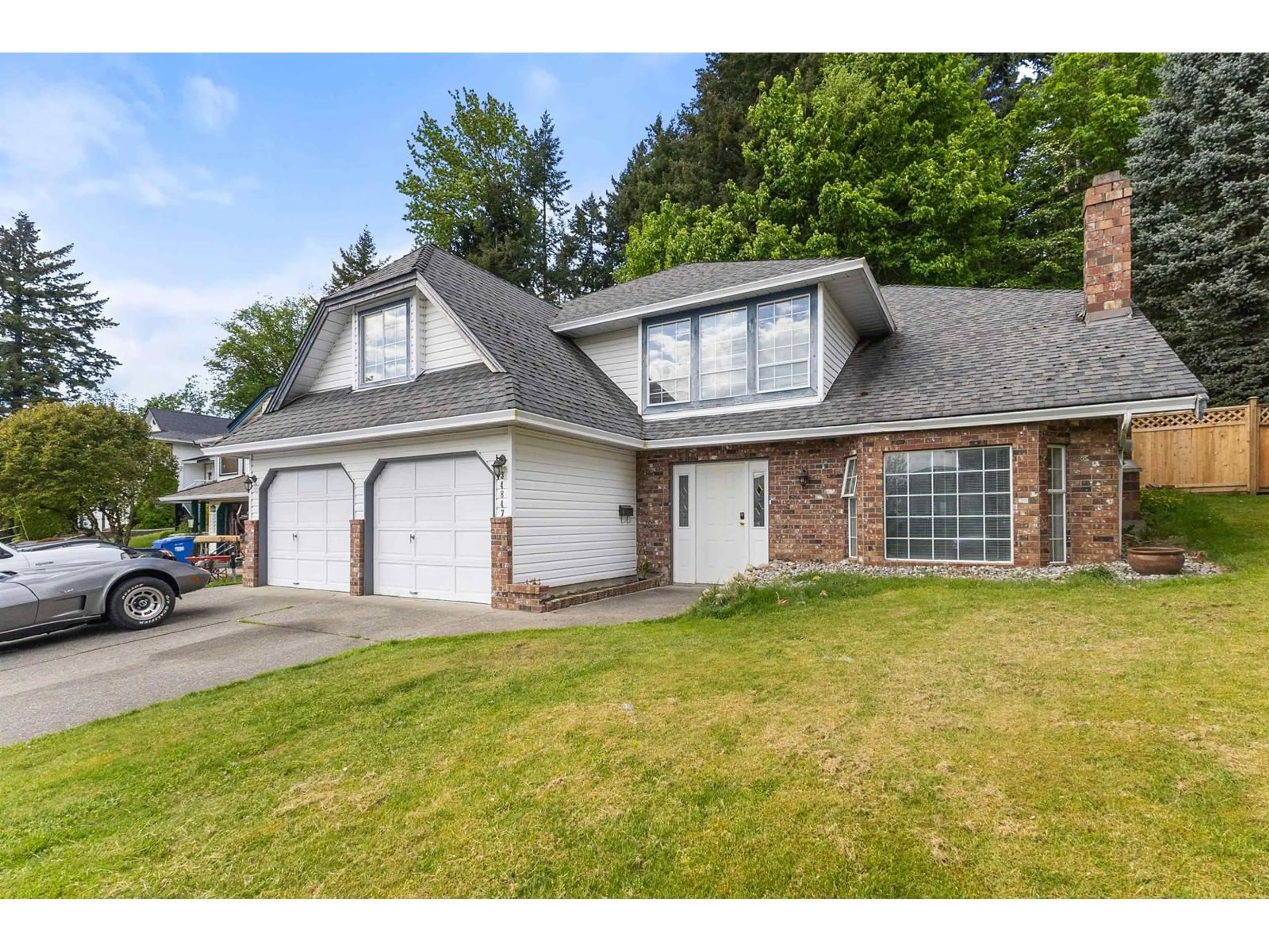 Home with vinyl exterior material, street for 34847 GLENEAGLES, Abbotsford British Columbia V2S7G5