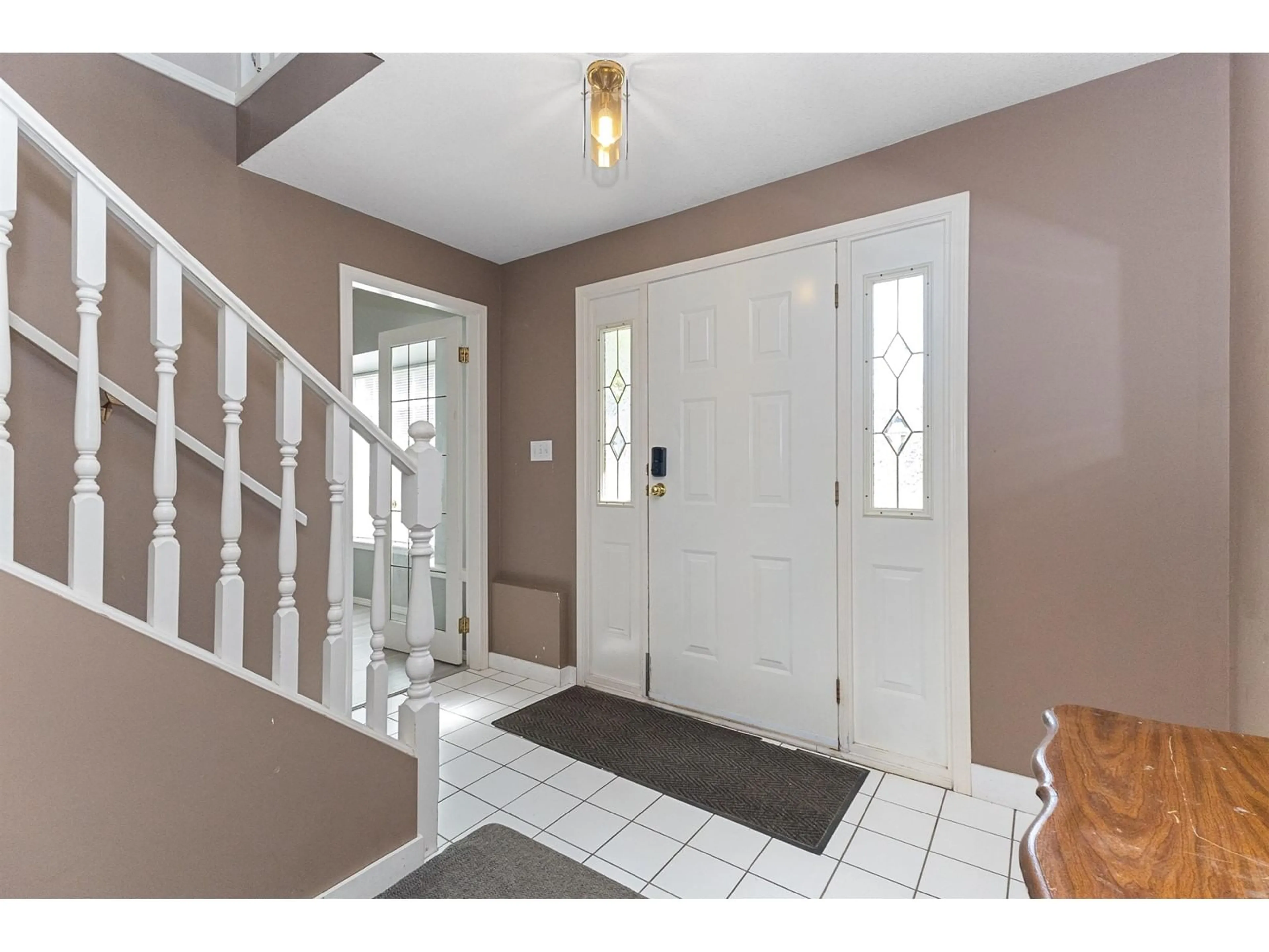 Indoor entryway for 34847 GLENEAGLES, Abbotsford British Columbia V2S7G5