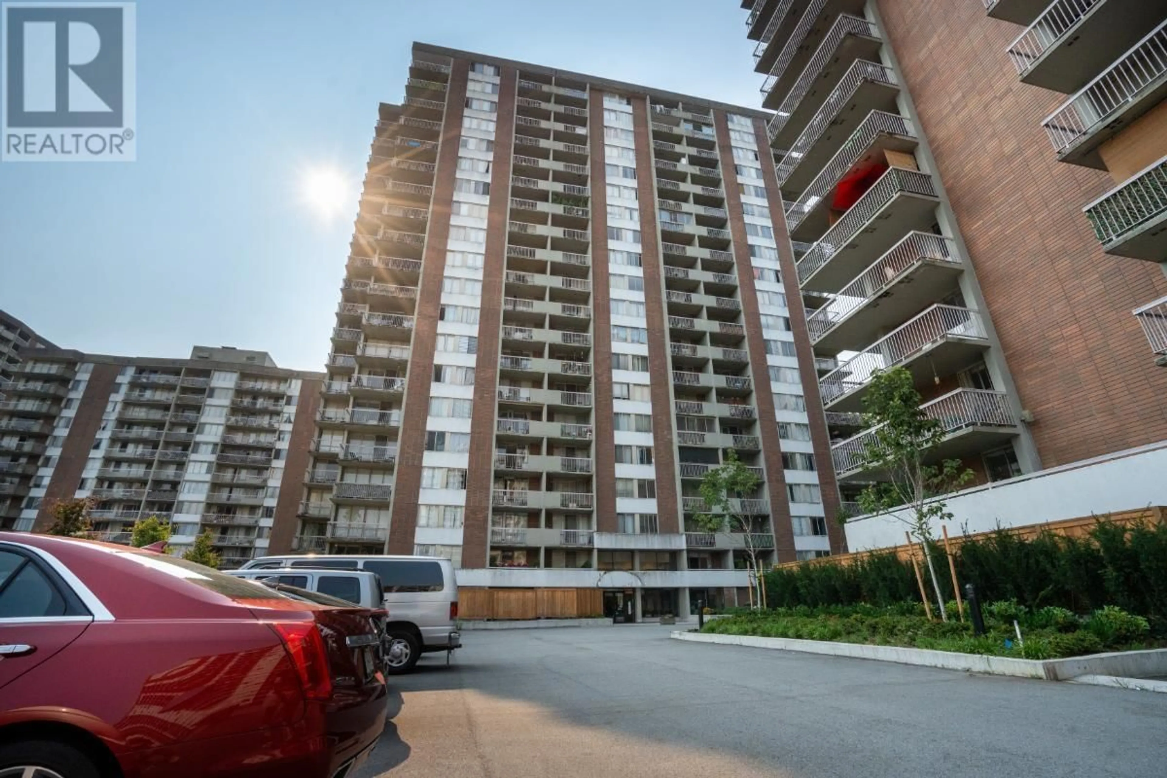 A pic from outside/outdoor area/front of a property/back of a property/a pic from drone, unknown for 307 - 2016 FULLERTON AVENUE, North Vancouver British Columbia V7P3E6