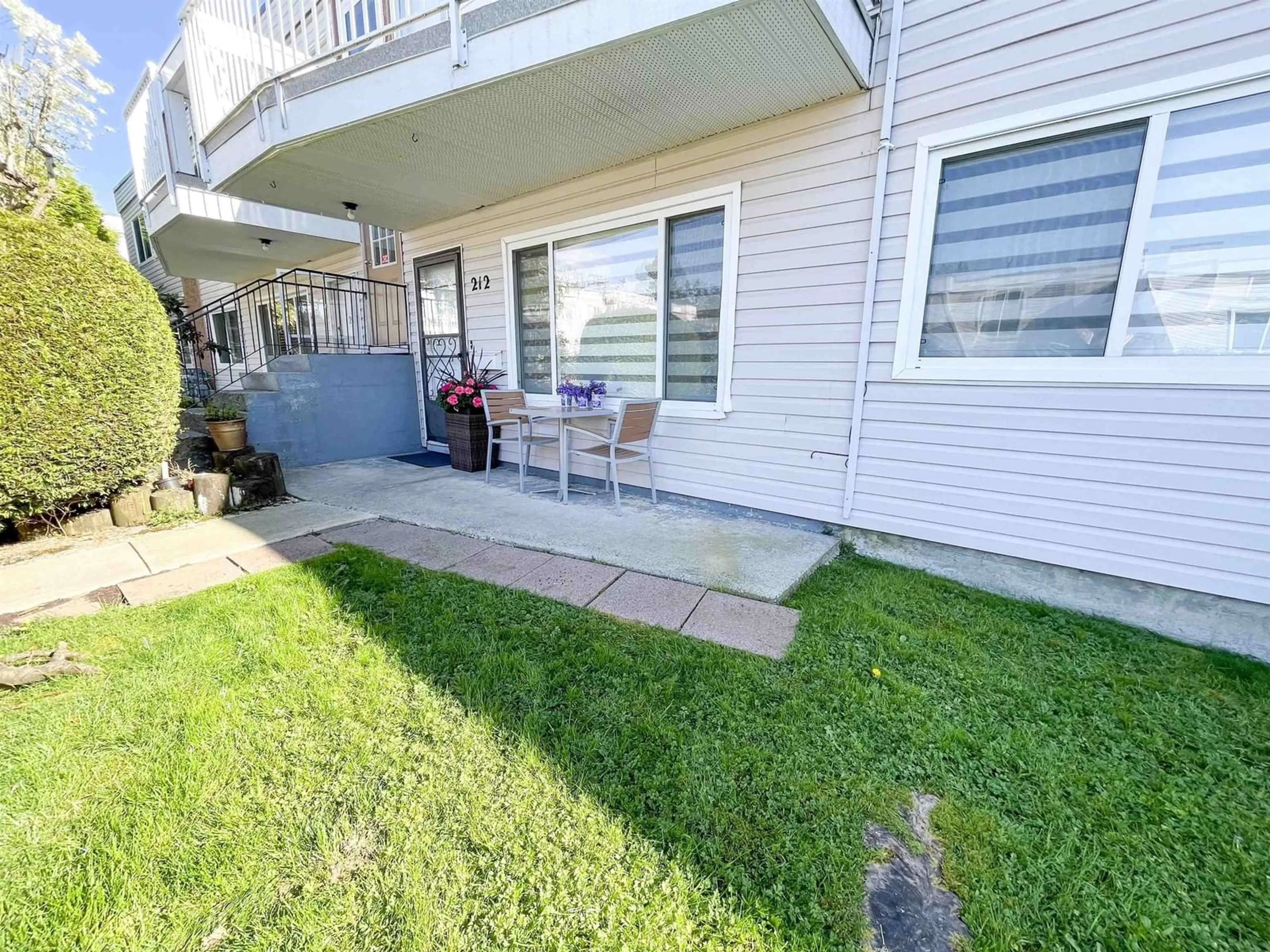Patio, unknown for 212 - 11901 89A, Delta British Columbia V4C3G8