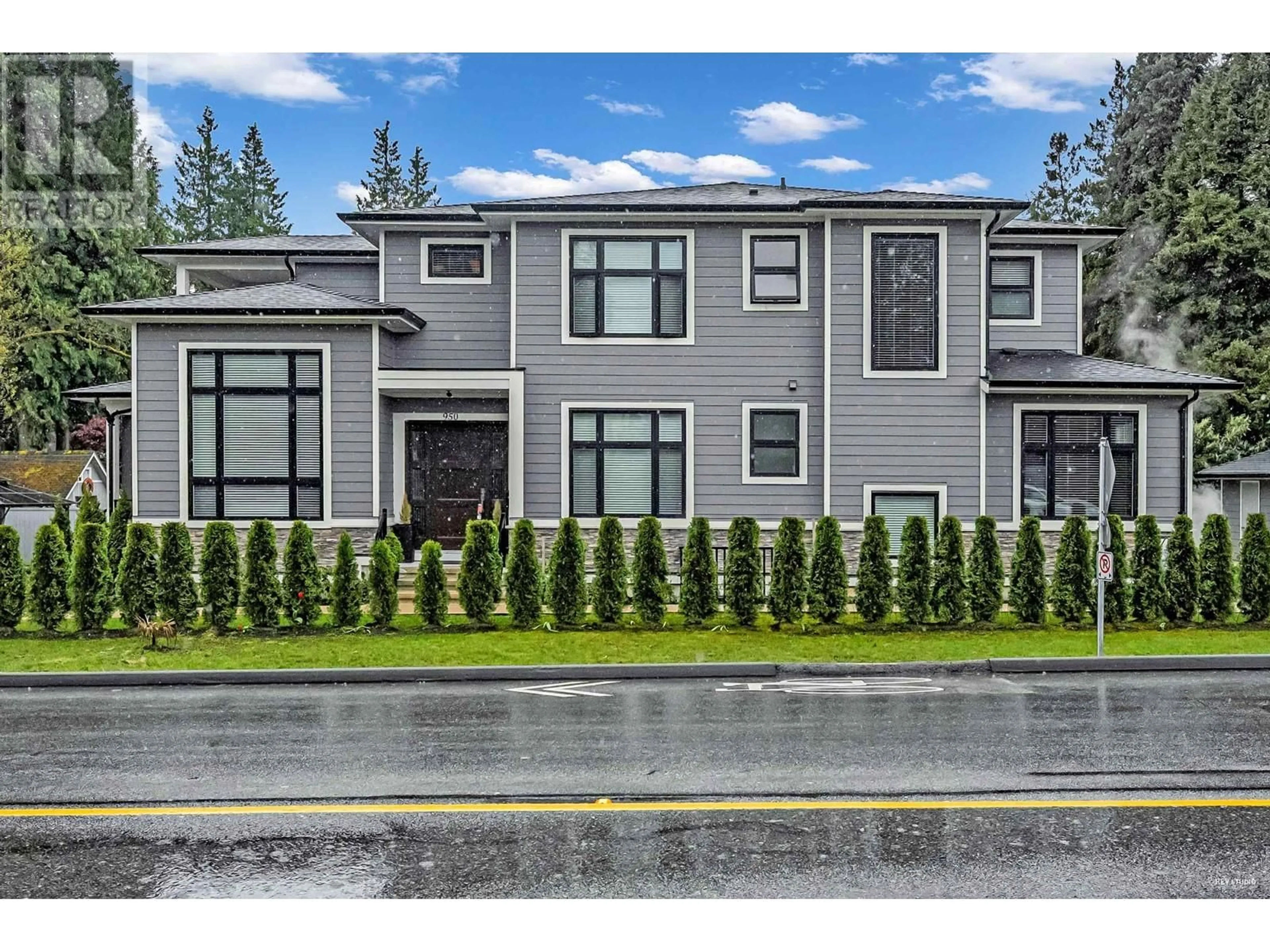 Home with vinyl exterior material, street for 950 FOSTER AVENUE, Coquitlam British Columbia V3J2M2
