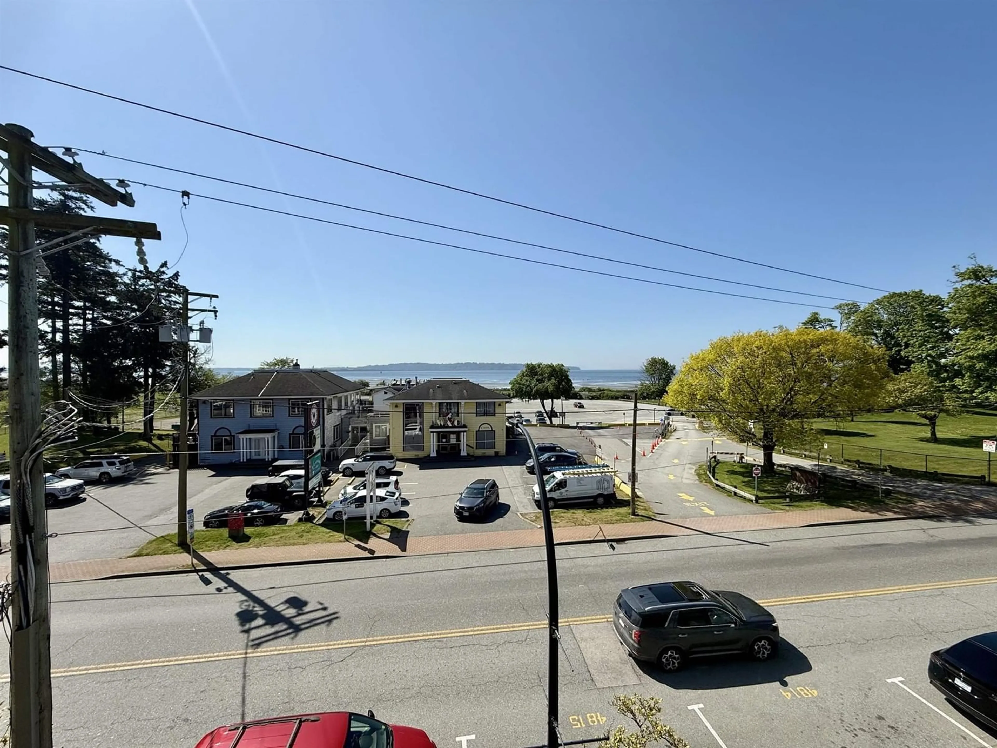A pic from outside/outdoor area/front of a property/back of a property/a pic from drone, unknown for 311 - 15777 MARINE, White Rock British Columbia V4B1E5