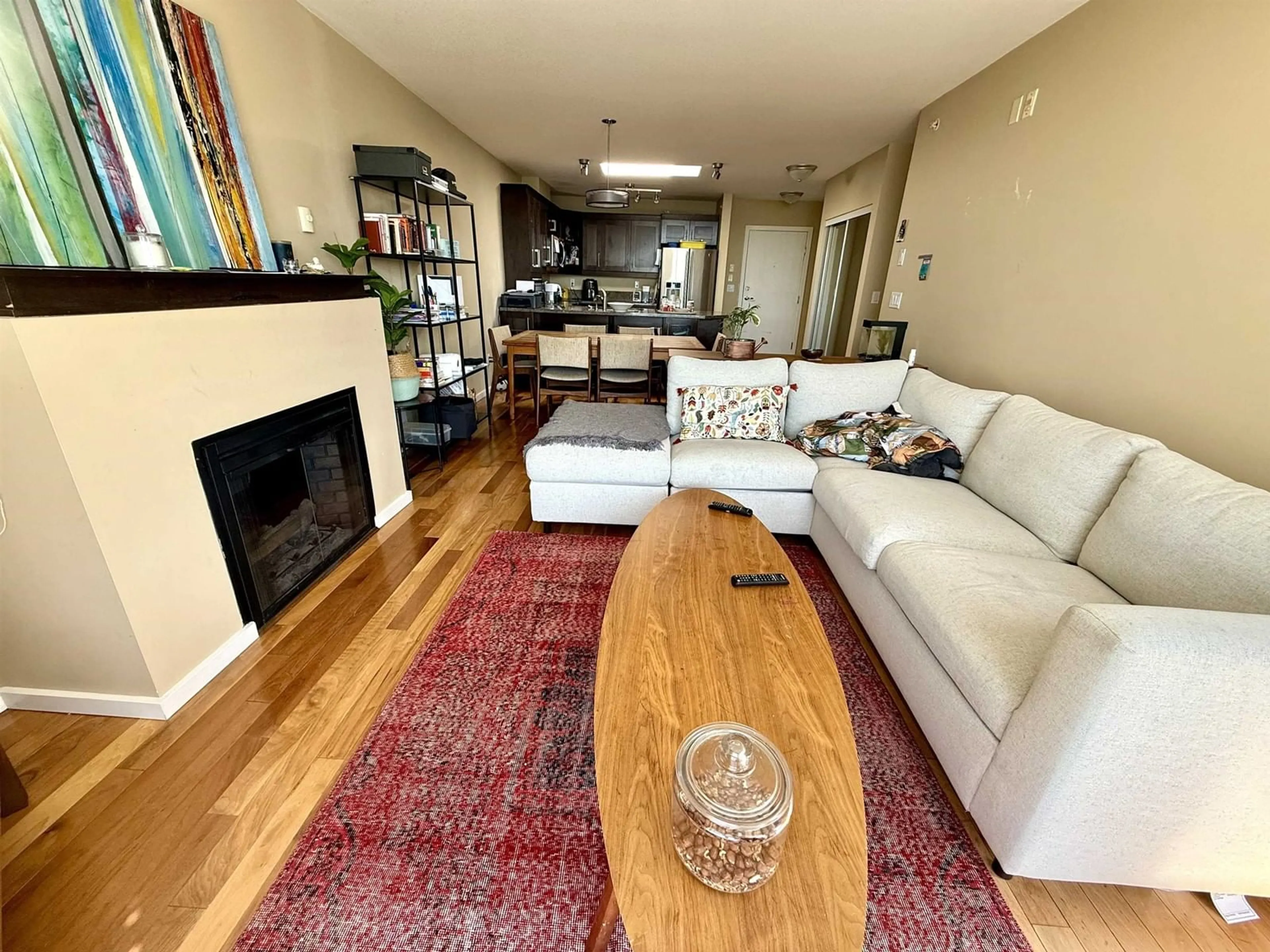 Living room with furniture, wood/laminate floor for 311 - 15777 MARINE, White Rock British Columbia V4B1E5