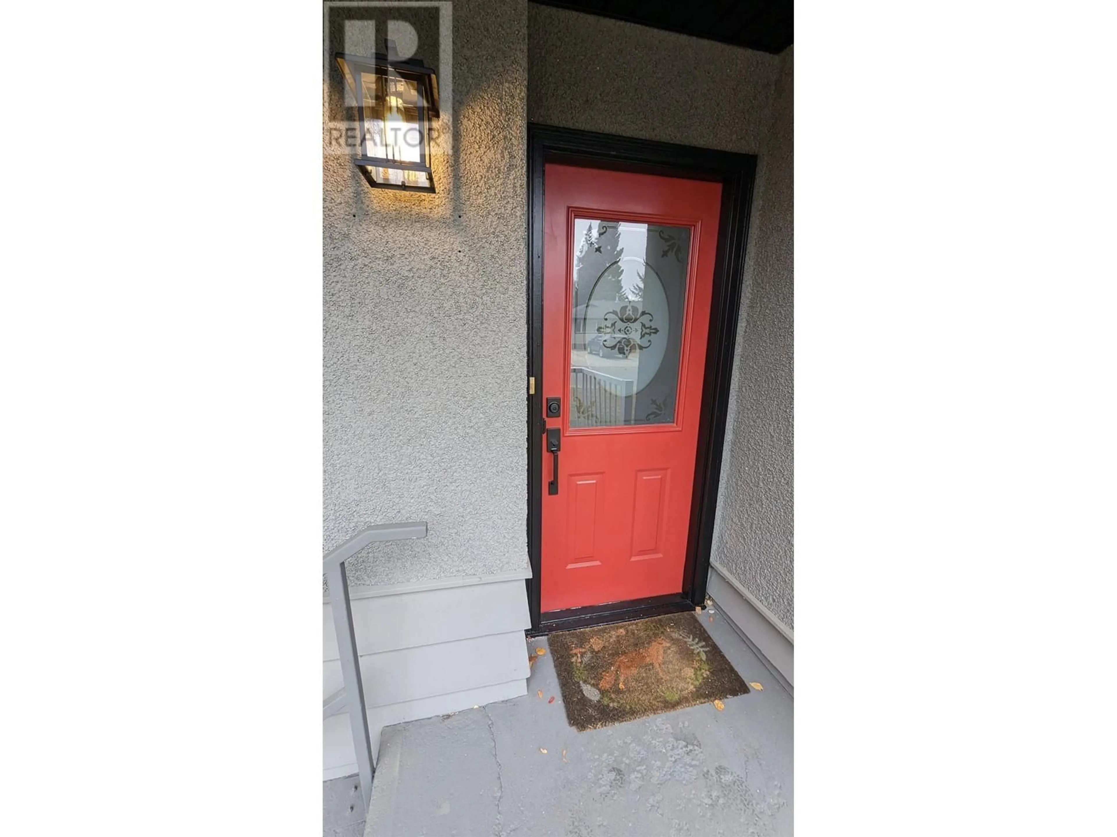 Indoor entryway for 2615 1ST AVENUE, Prince George British Columbia V2M1B6