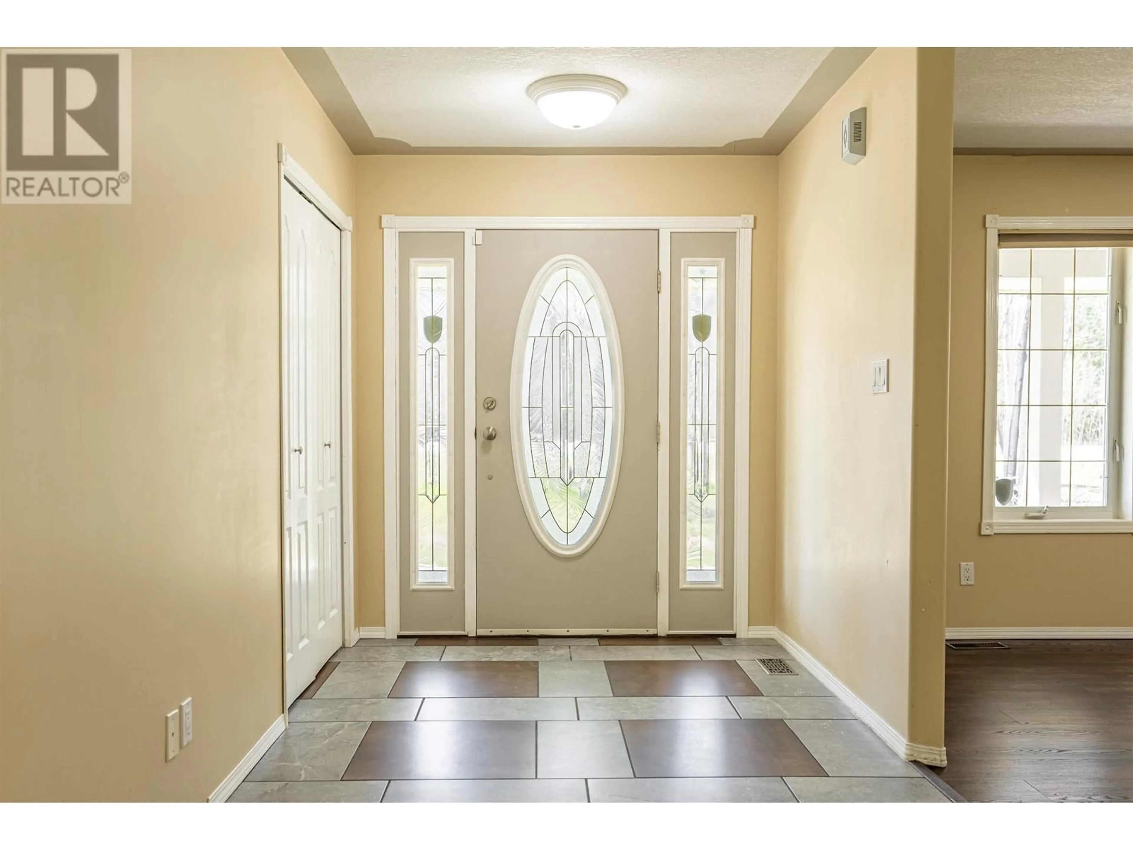 Indoor entryway for 2470 CHRISTOPHER DRIVE, Prince George British Columbia V2K5W6