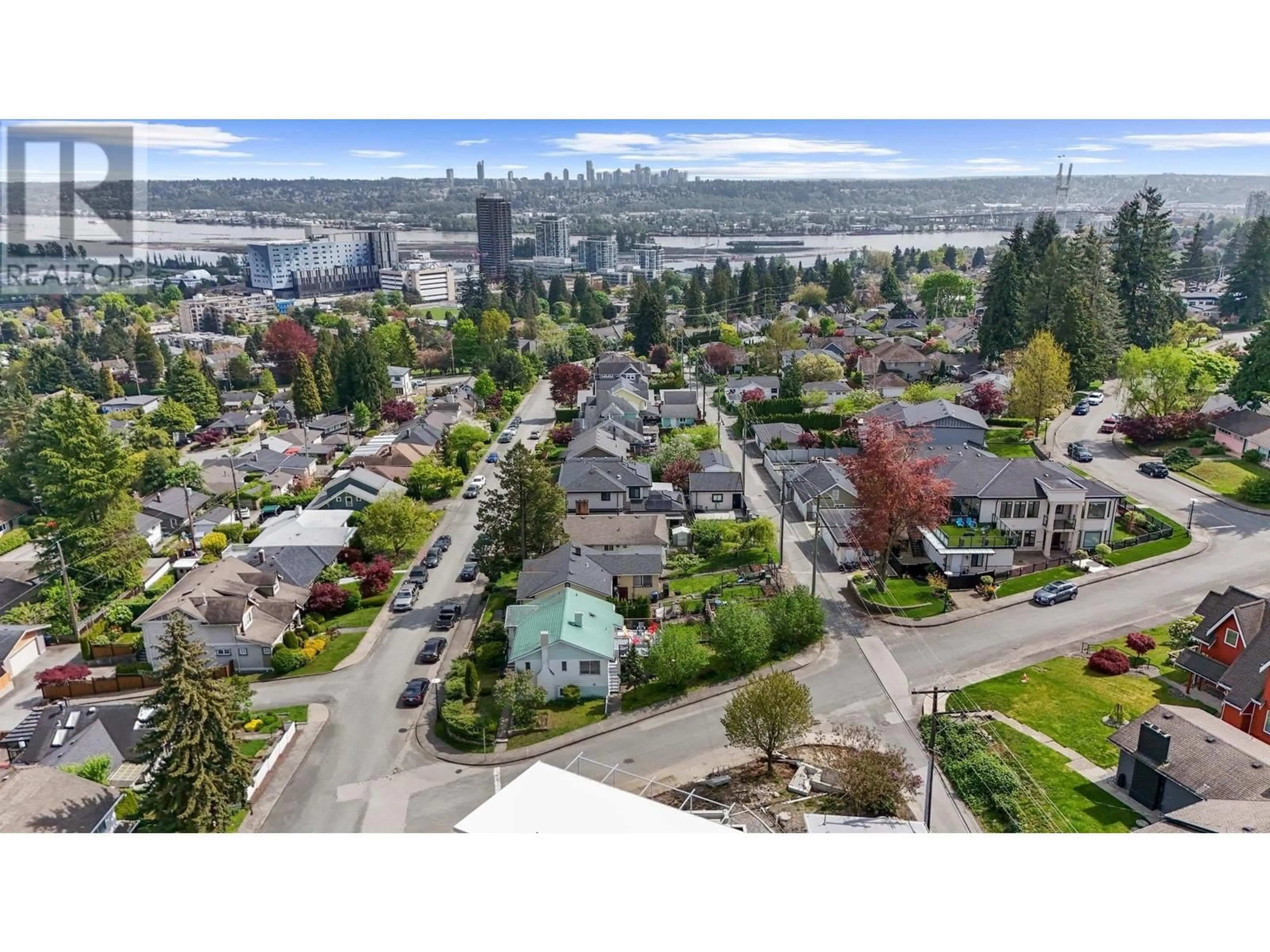 A pic from outside/outdoor area/front of a property/back of a property/a pic from drone, water/lake/river/ocean view for 838 BURNABY STREET, New Westminster British Columbia V3L4V9