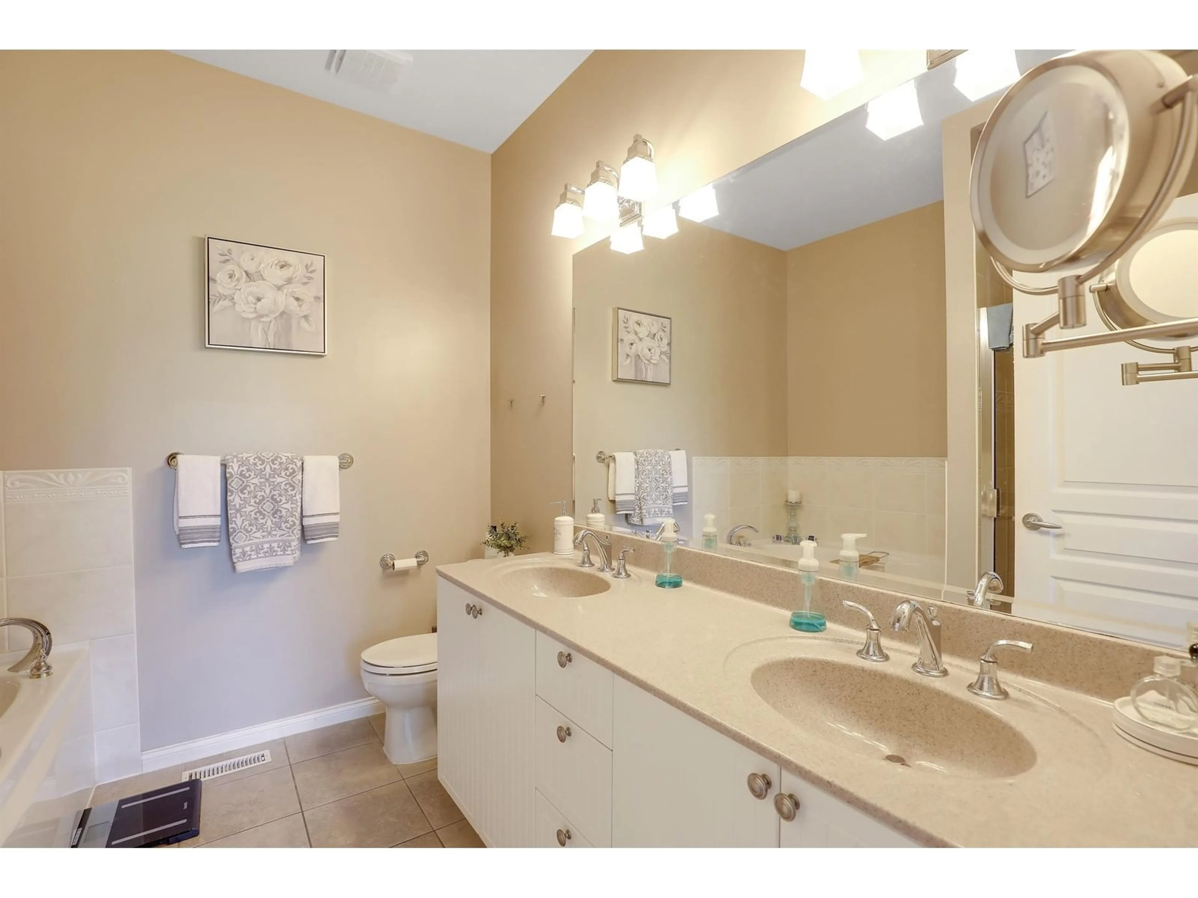 Standard bathroom, ceramic/tile floor for 58 - 2588 152, Surrey British Columbia V4P3H9