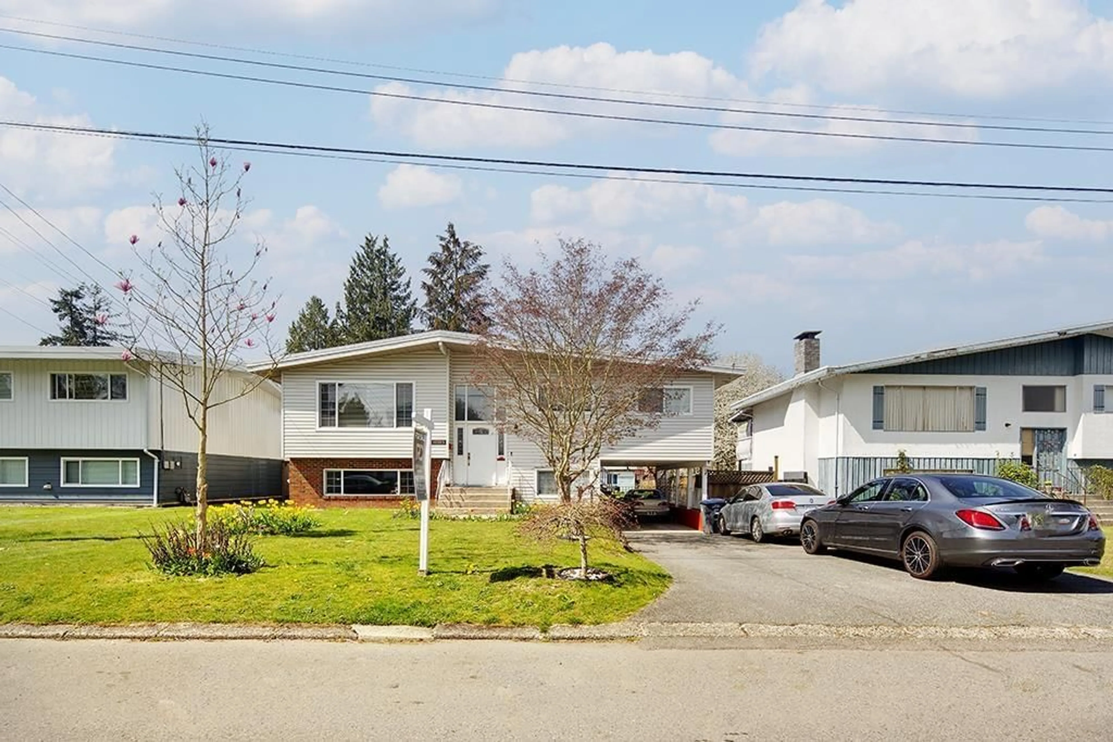 Home with vinyl exterior material, street for 10263 MICHEL, Surrey British Columbia V3T3R1