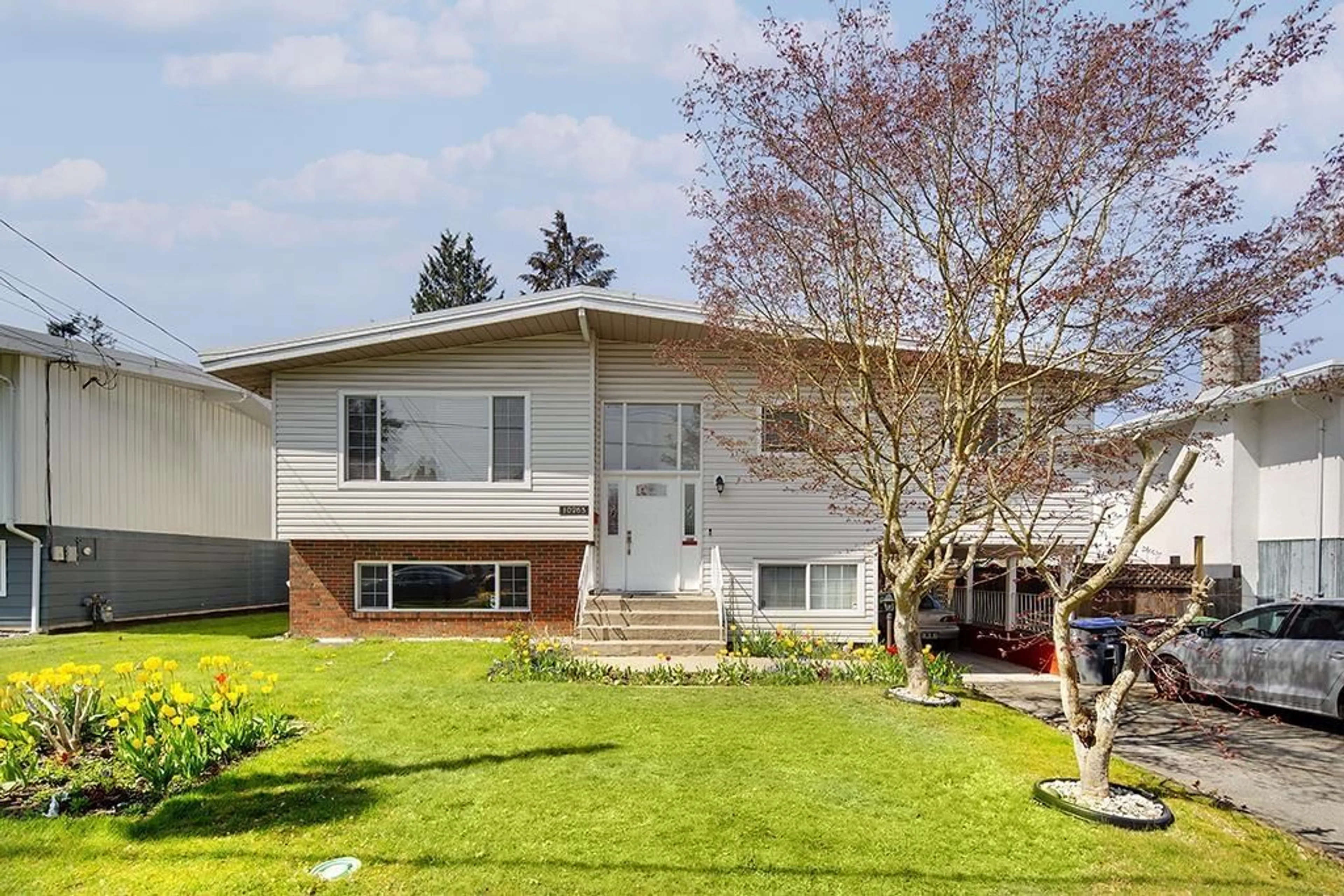 Home with vinyl exterior material, street for 10263 MICHEL, Surrey British Columbia V3T3R1