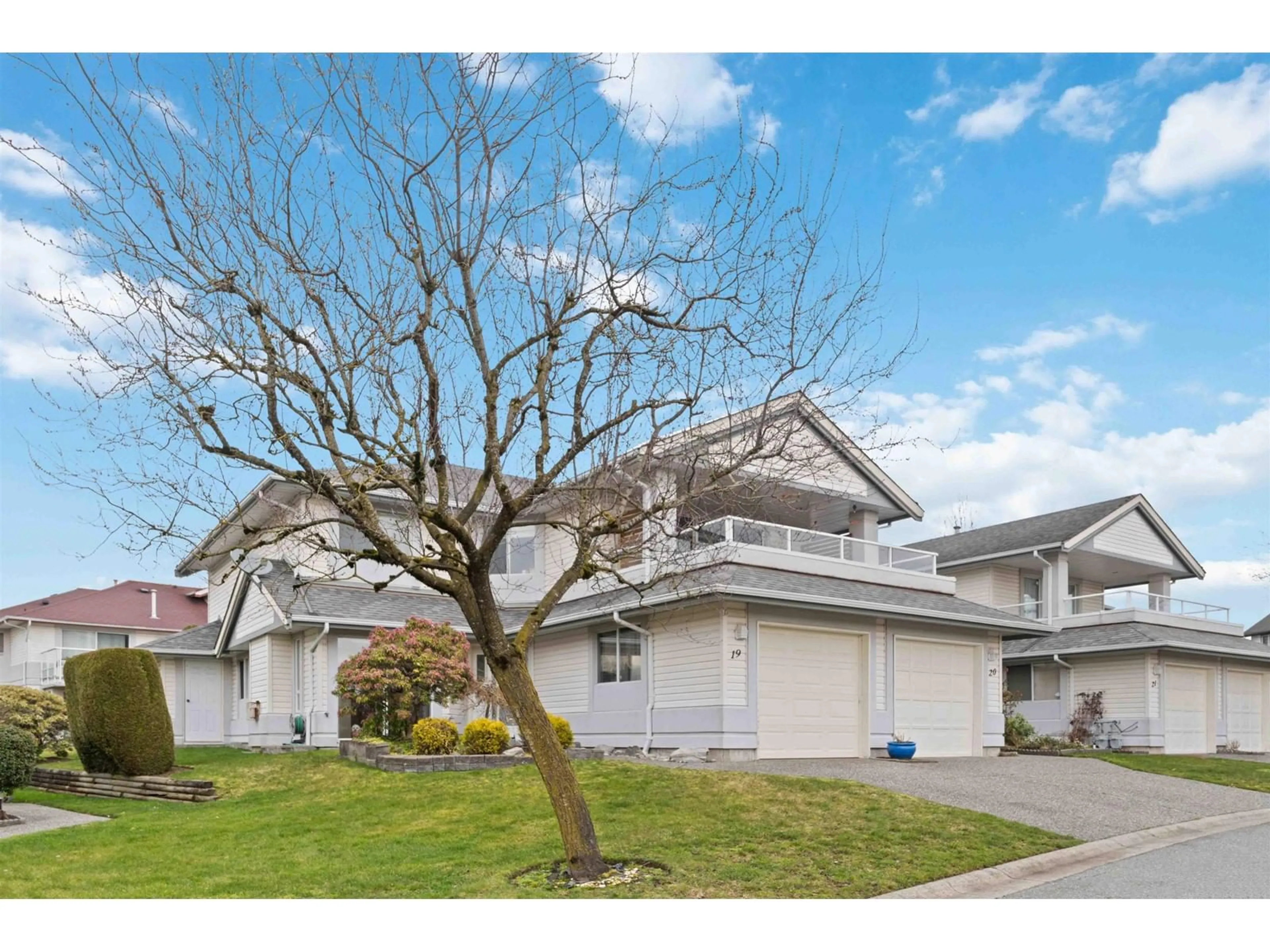 Home with vinyl exterior material, street for 19 - 31406 UPPER MACLURE, Abbotsford British Columbia V2T5L8